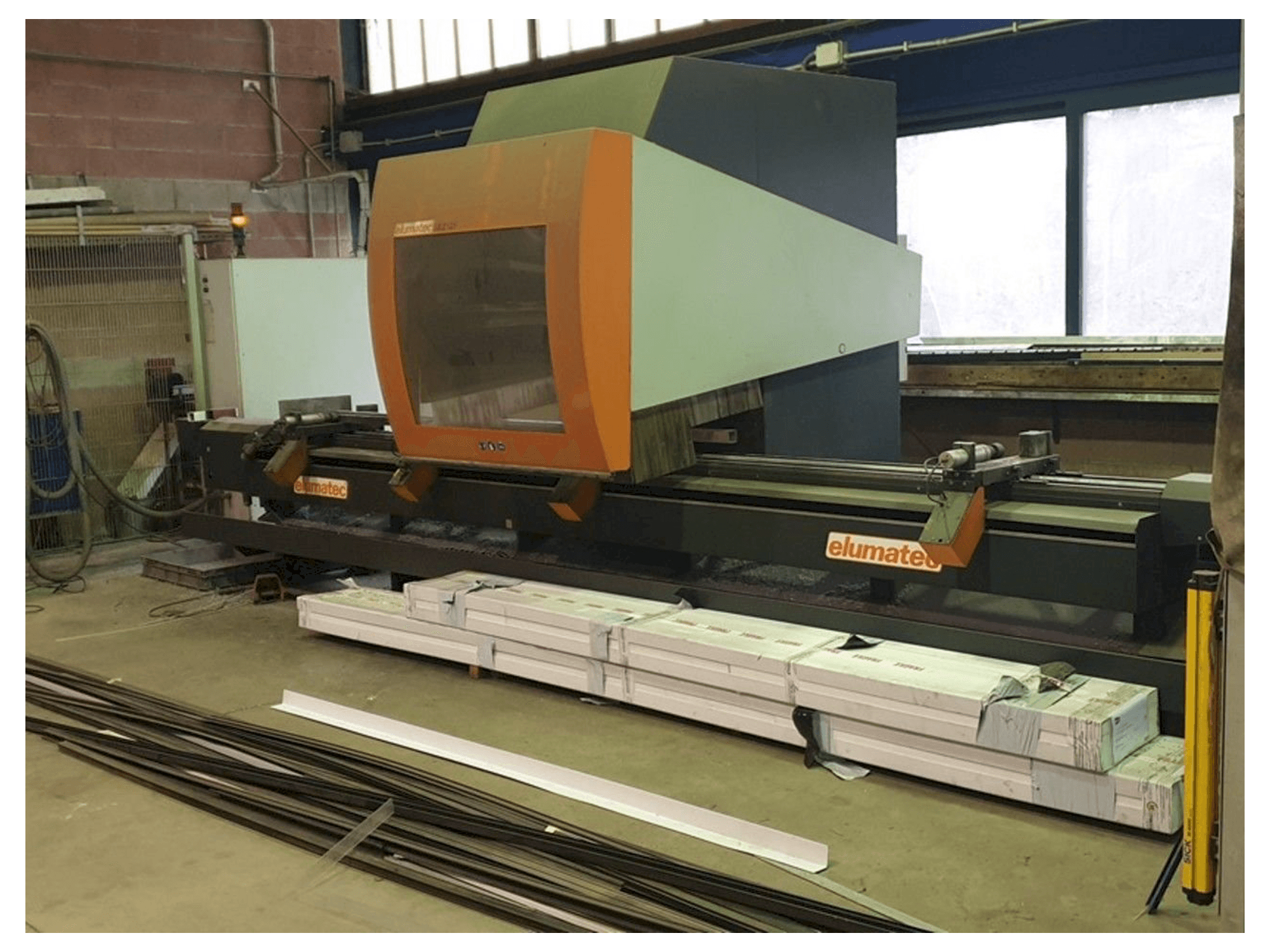 Vooraanzicht van Elumatec SBZ 131 machine