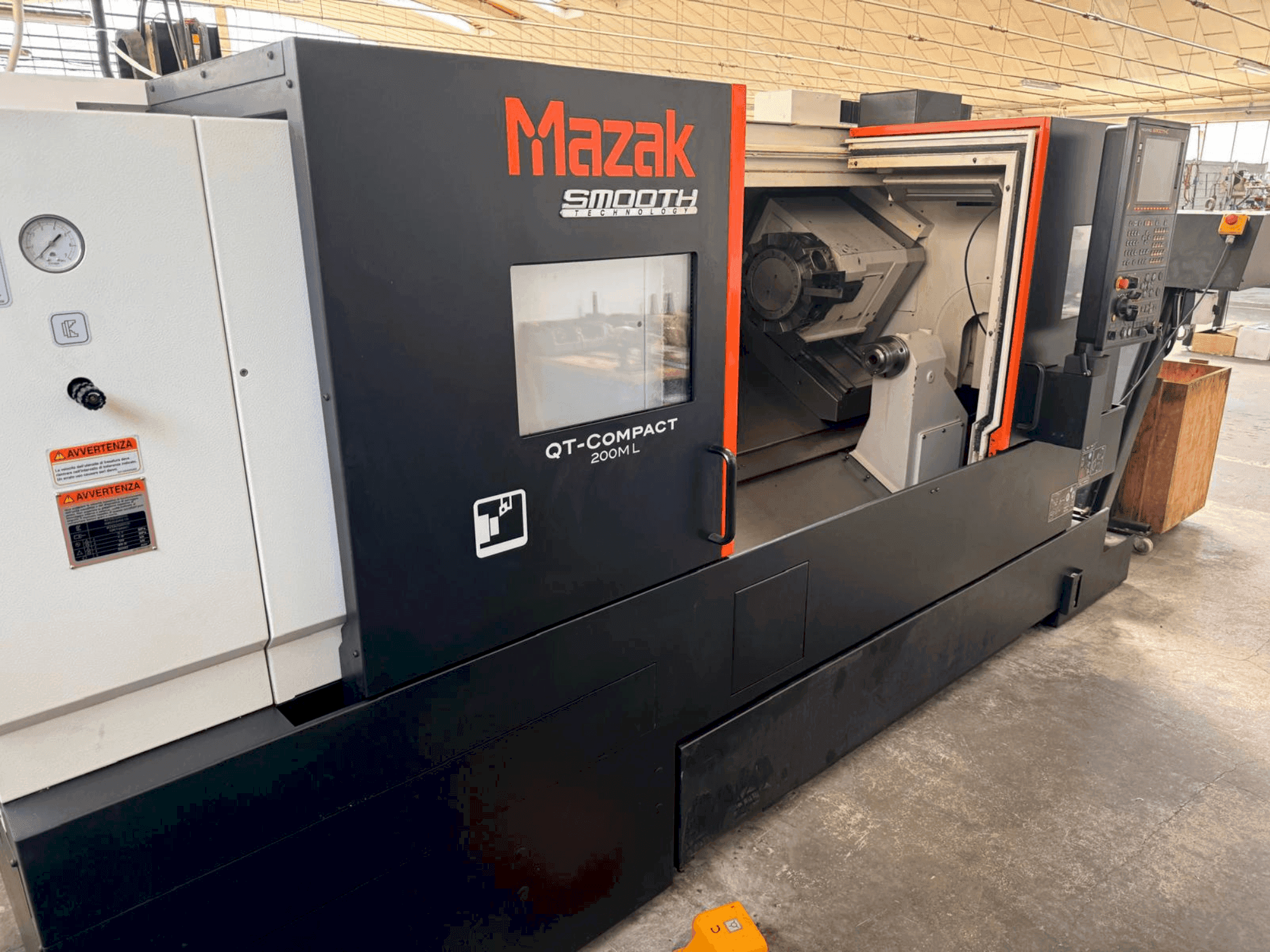 Vooraanzicht van Mazak QT COMPACTG 200ML machine
