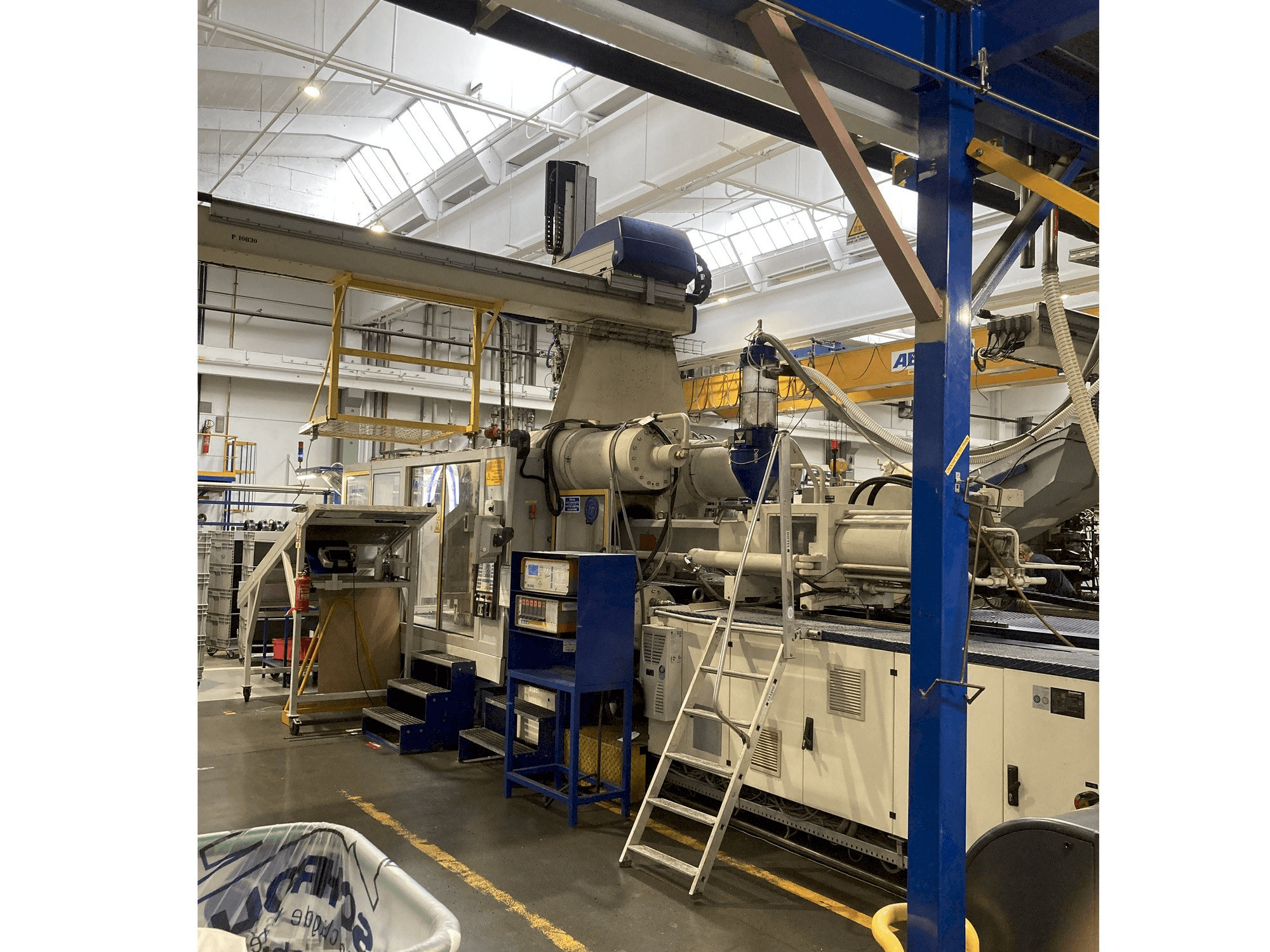 Vooraanzicht van Krauss Maffei 650 – 2700 C1 machine