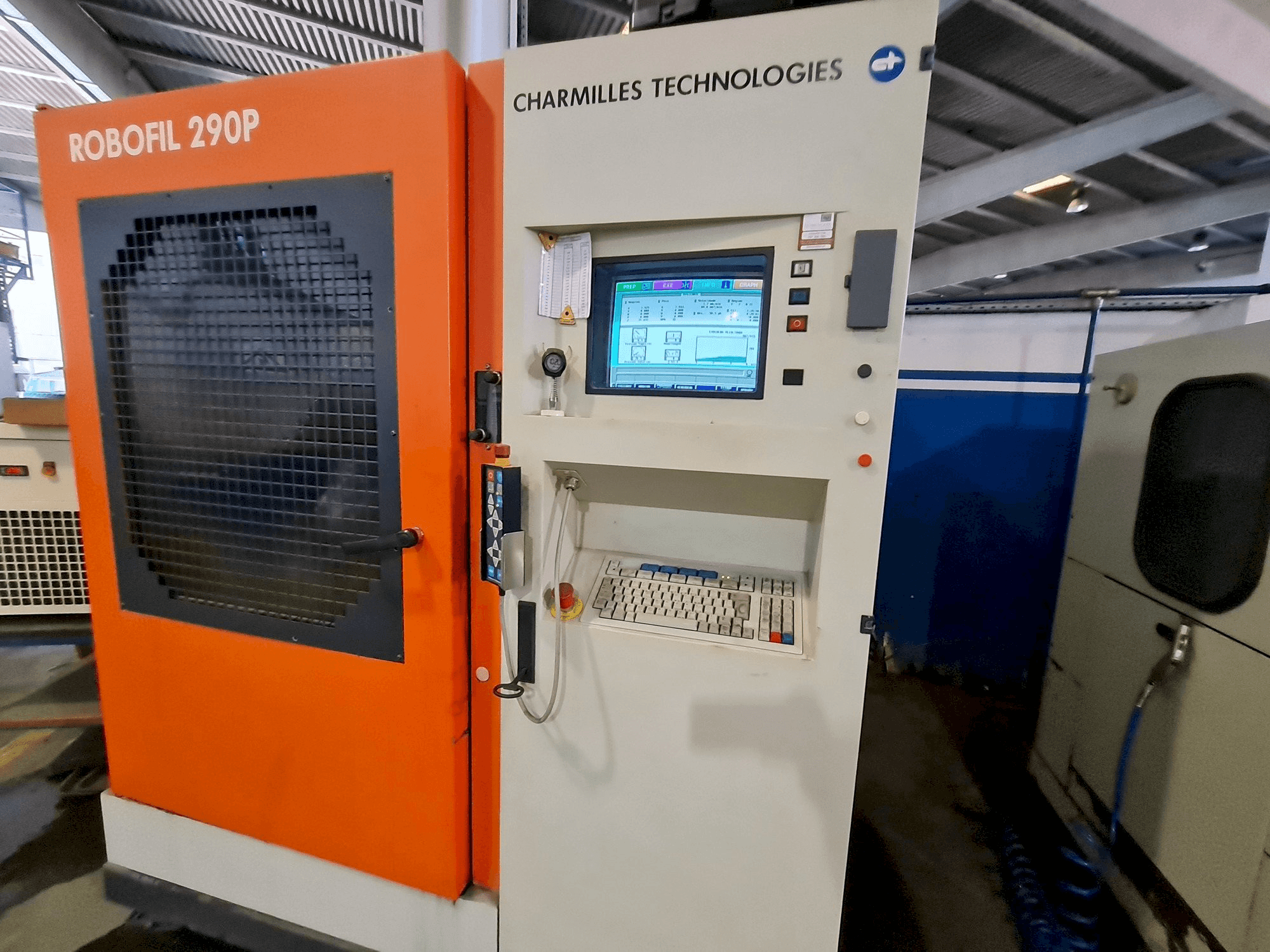 Vooraanzicht van CHARMILLES 290P machine