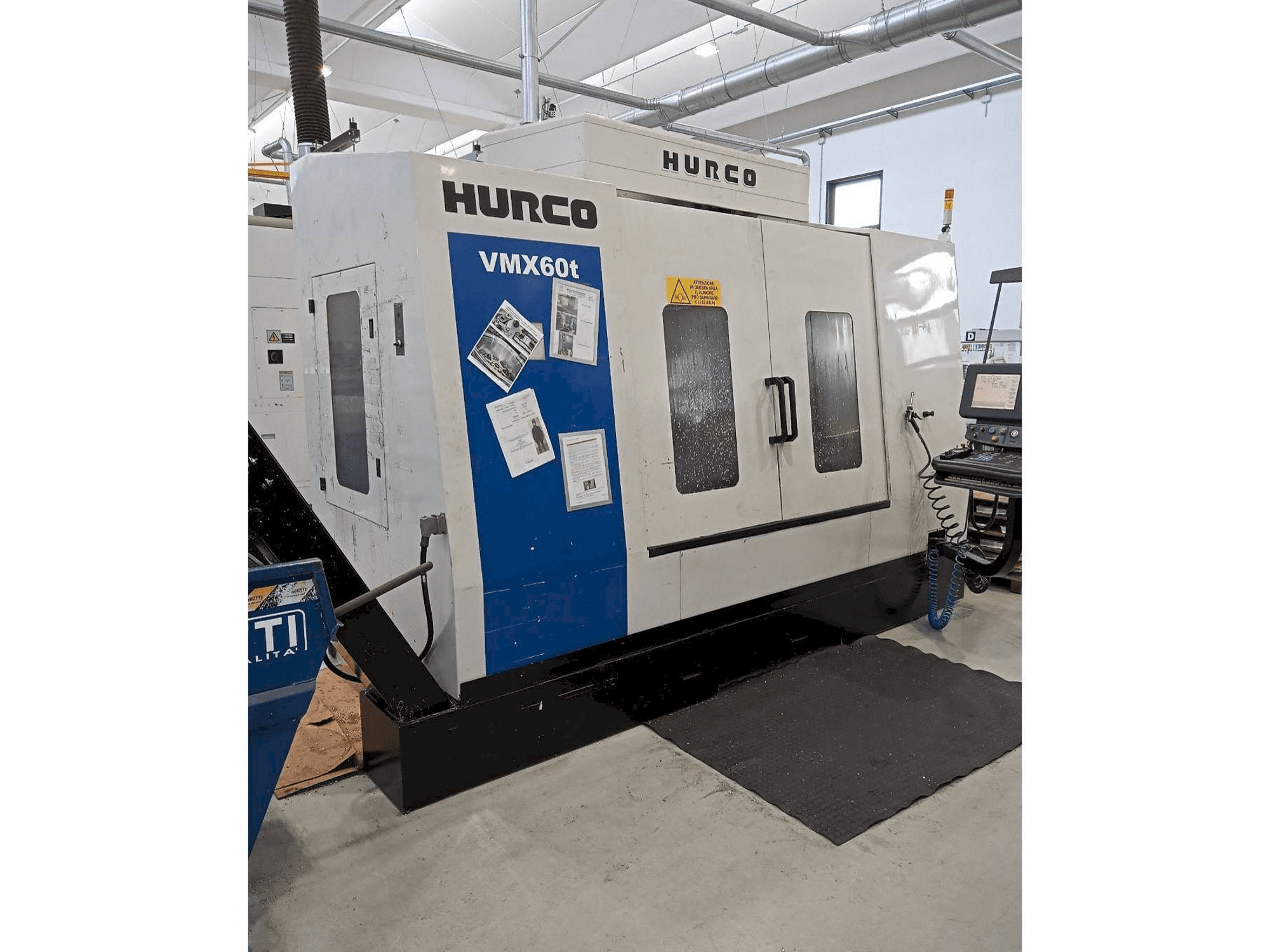 Vooraanzicht van Hurco VMX 60T machine