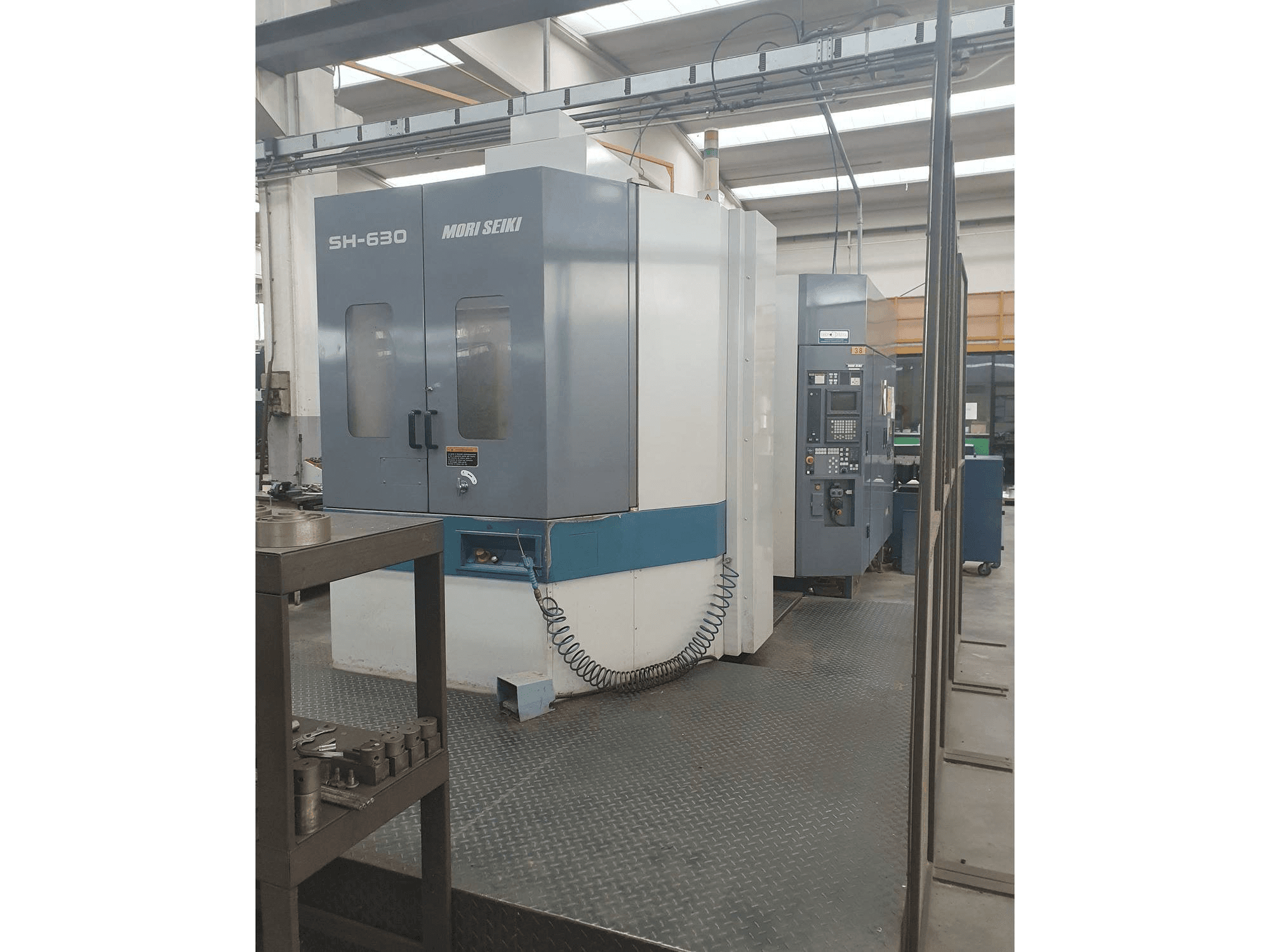 Vooraanzicht van MORI SEIKI SH-630 machine