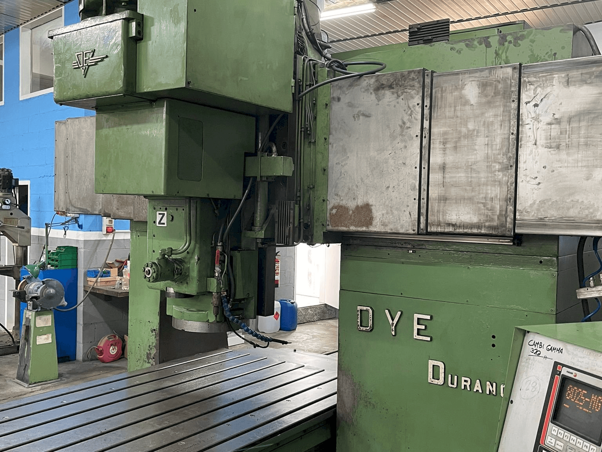 Vooraanzicht van DYE FBF-C-N/C machine