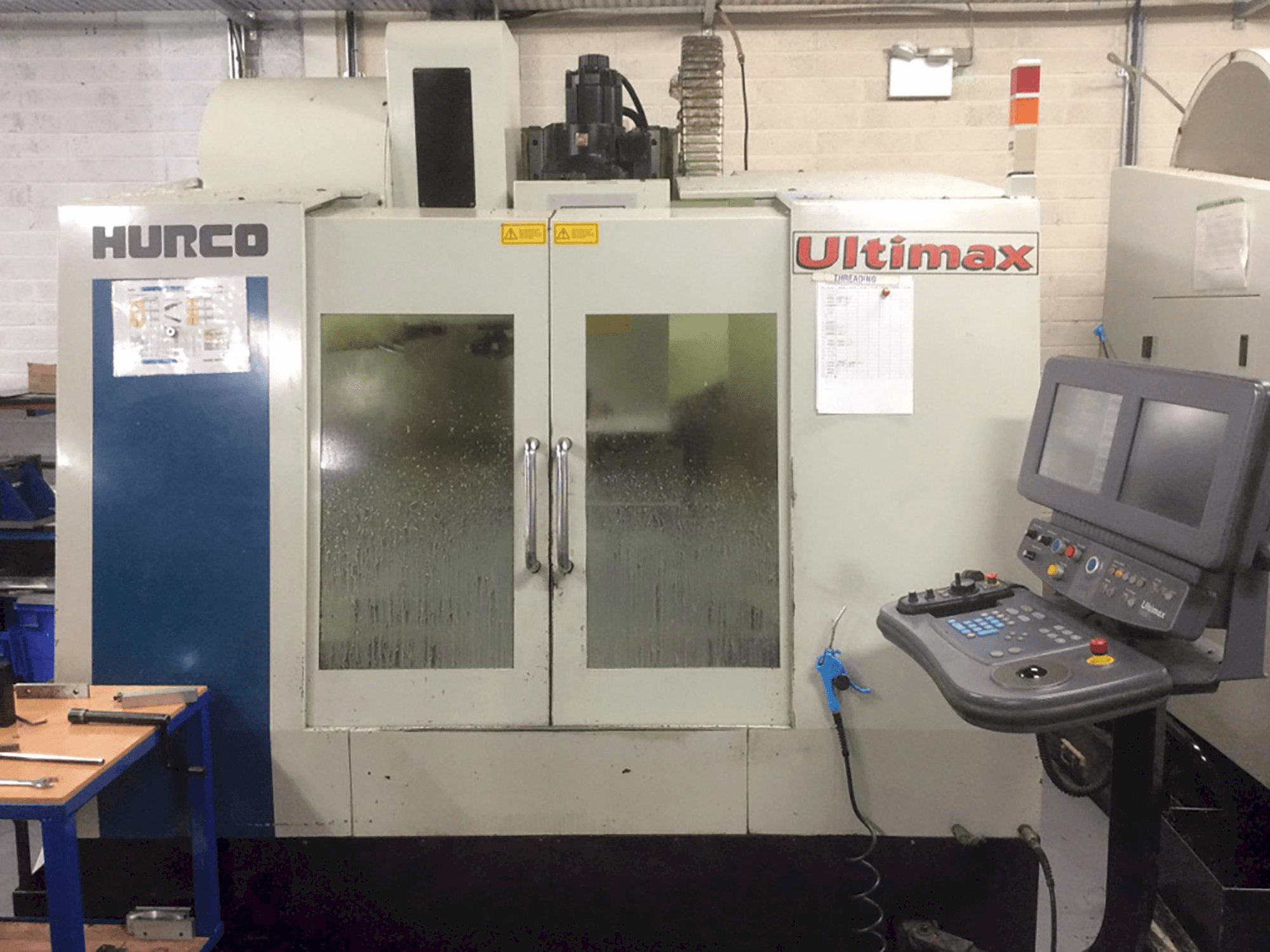 Vooraanzicht van Hurco Ultimax VMX30 machine