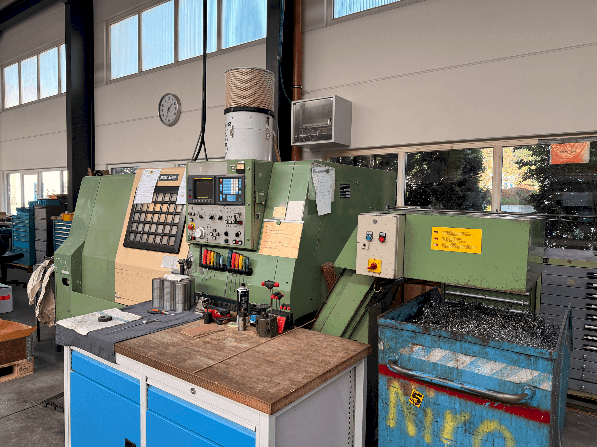 Vooraanzicht van MORI SEIKI SL 25 (1989) machine