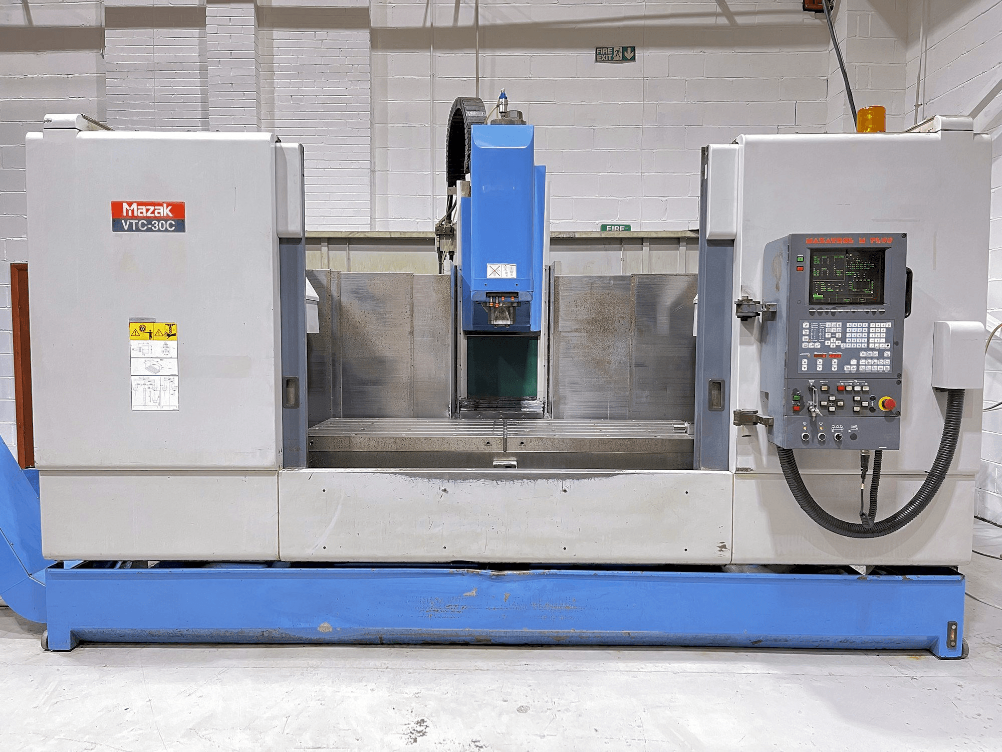 Vooraanzicht van Mazak VTC-30C machine