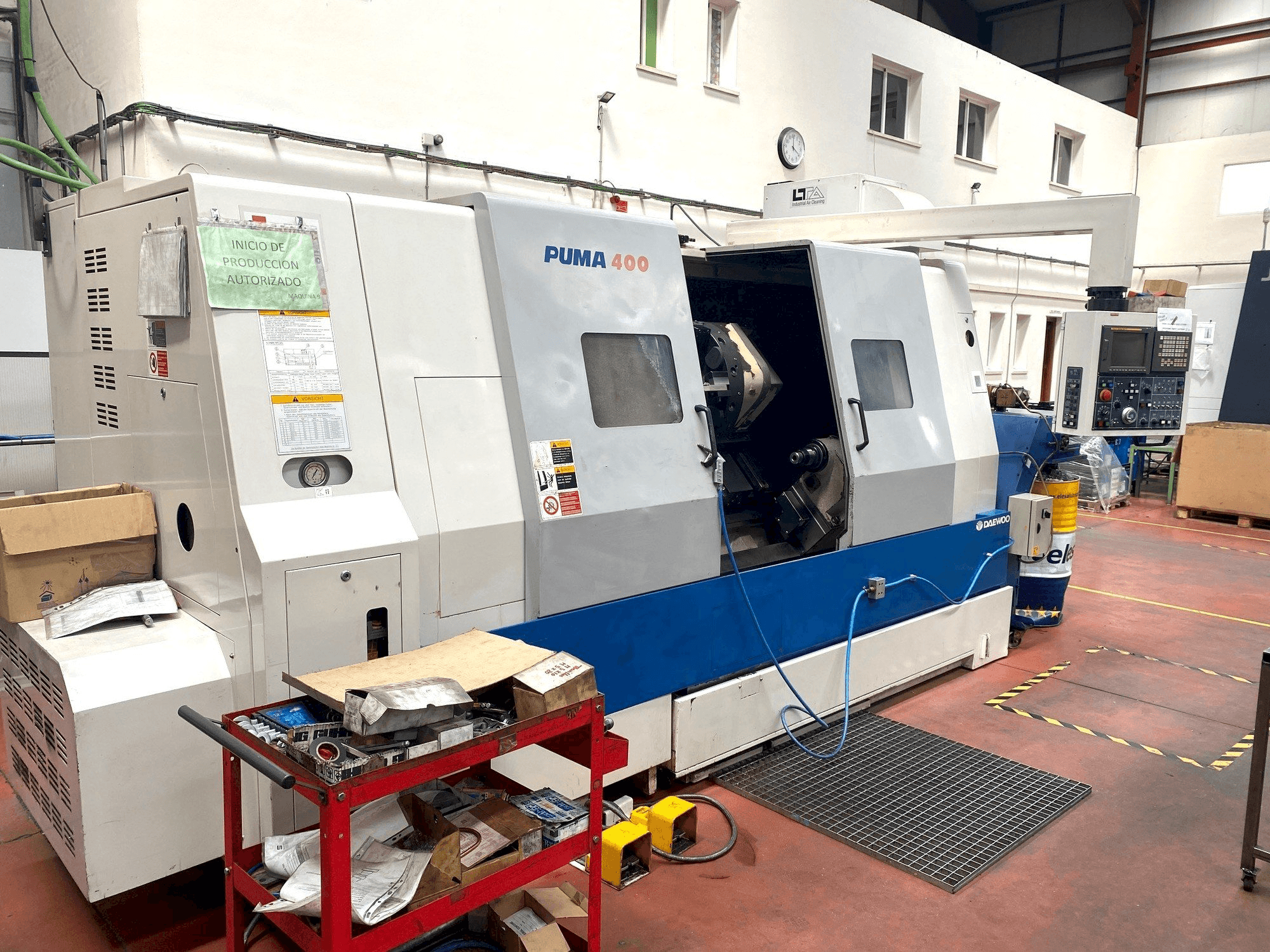 Vooraanzicht van DAEWOO PUMA 400 machine