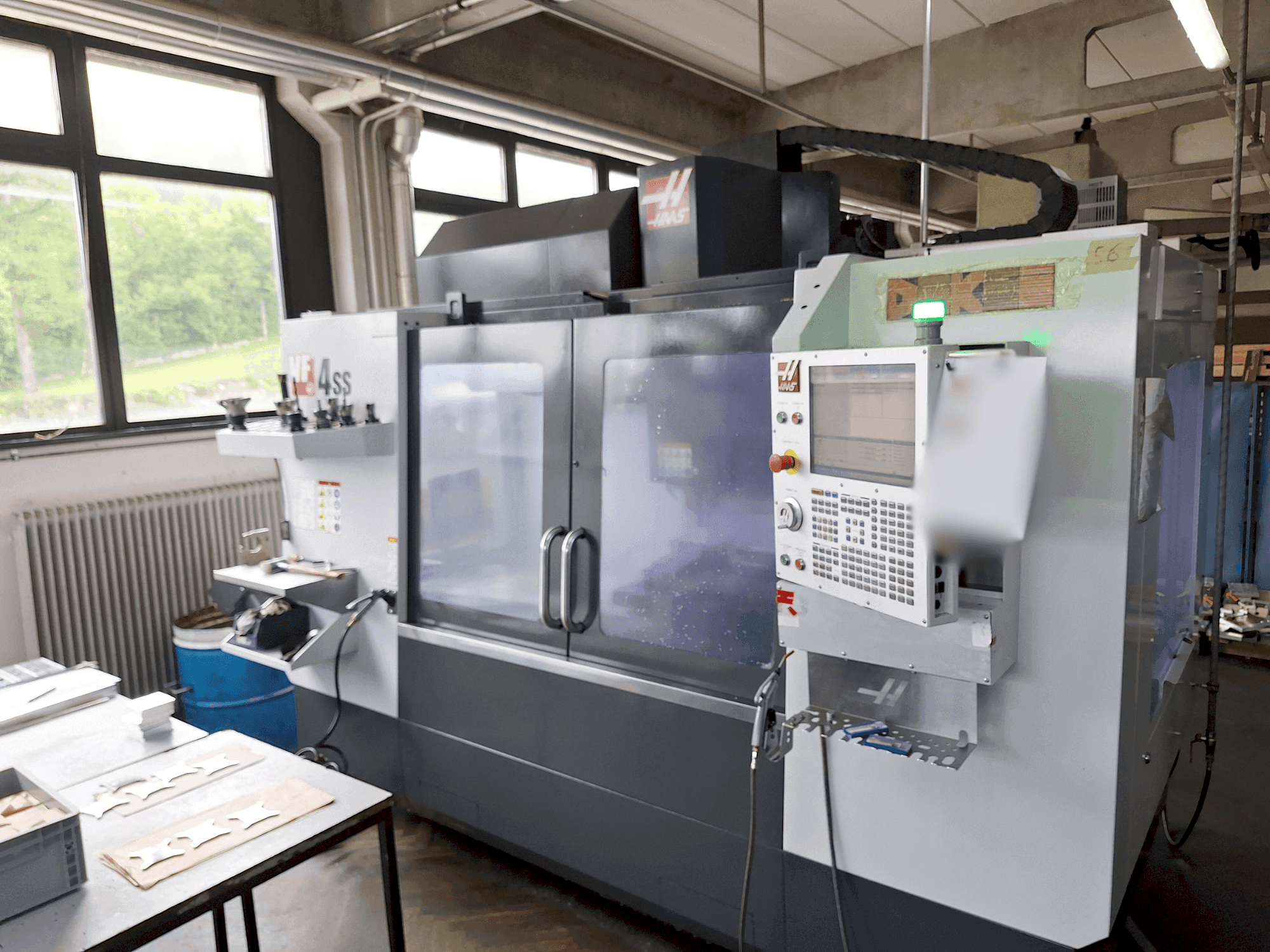 Vooraanzicht van HAAS VF-4SS machine