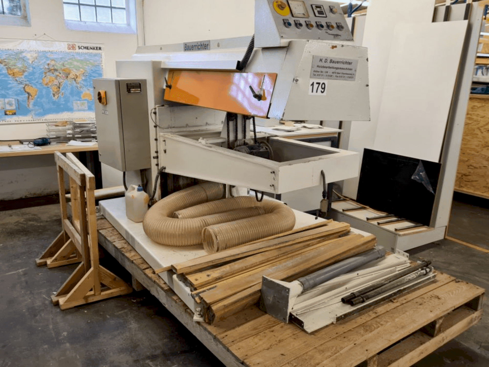 Vooraanzicht van BAUERRICHTER SL1 1350X3500 machine