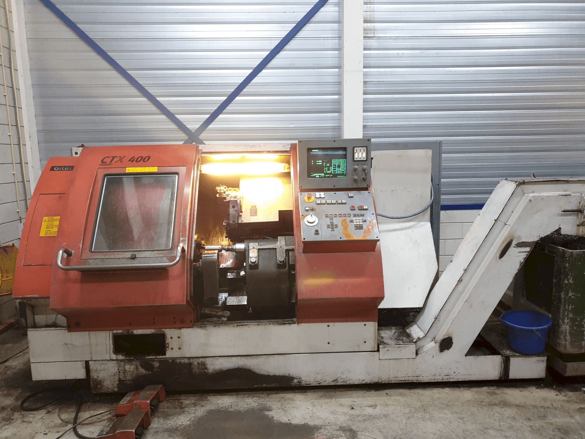 Vooraanzicht van Gildemeister CTX 400 machine