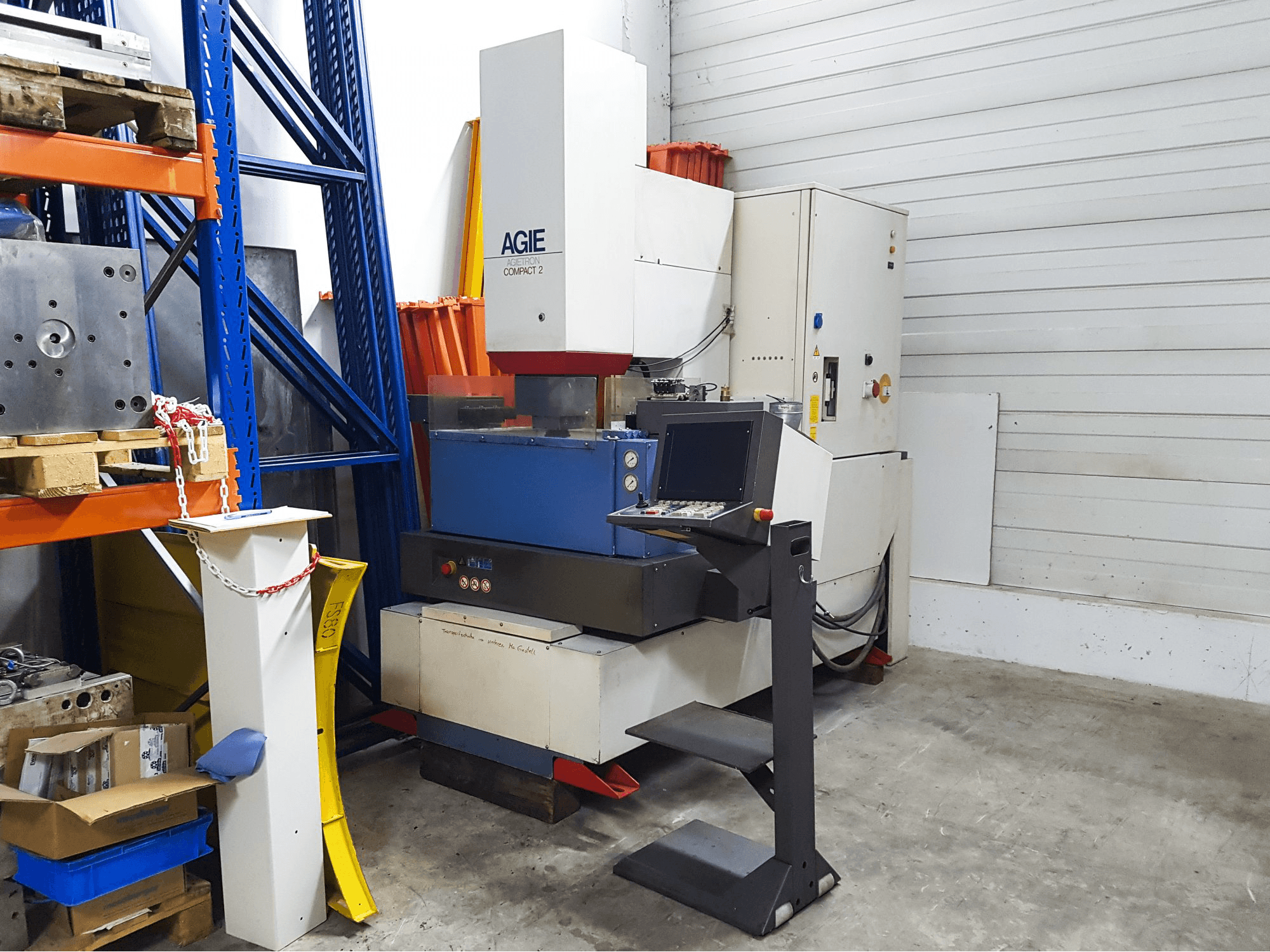 Recht aanzicht van AGIE AGIETRON Compact 2 machine