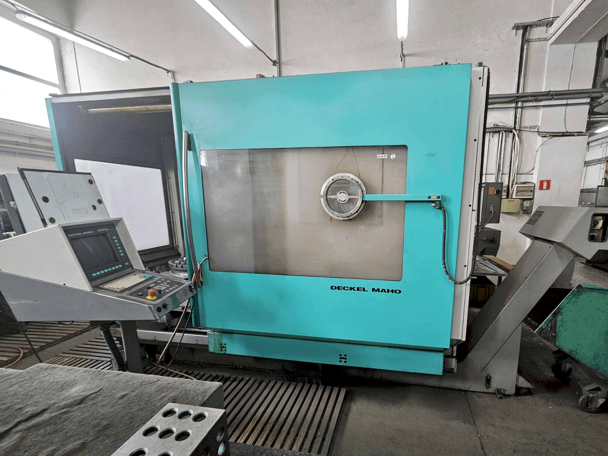 Vooraanzicht van DECKEL MAHO DMU 60P machine