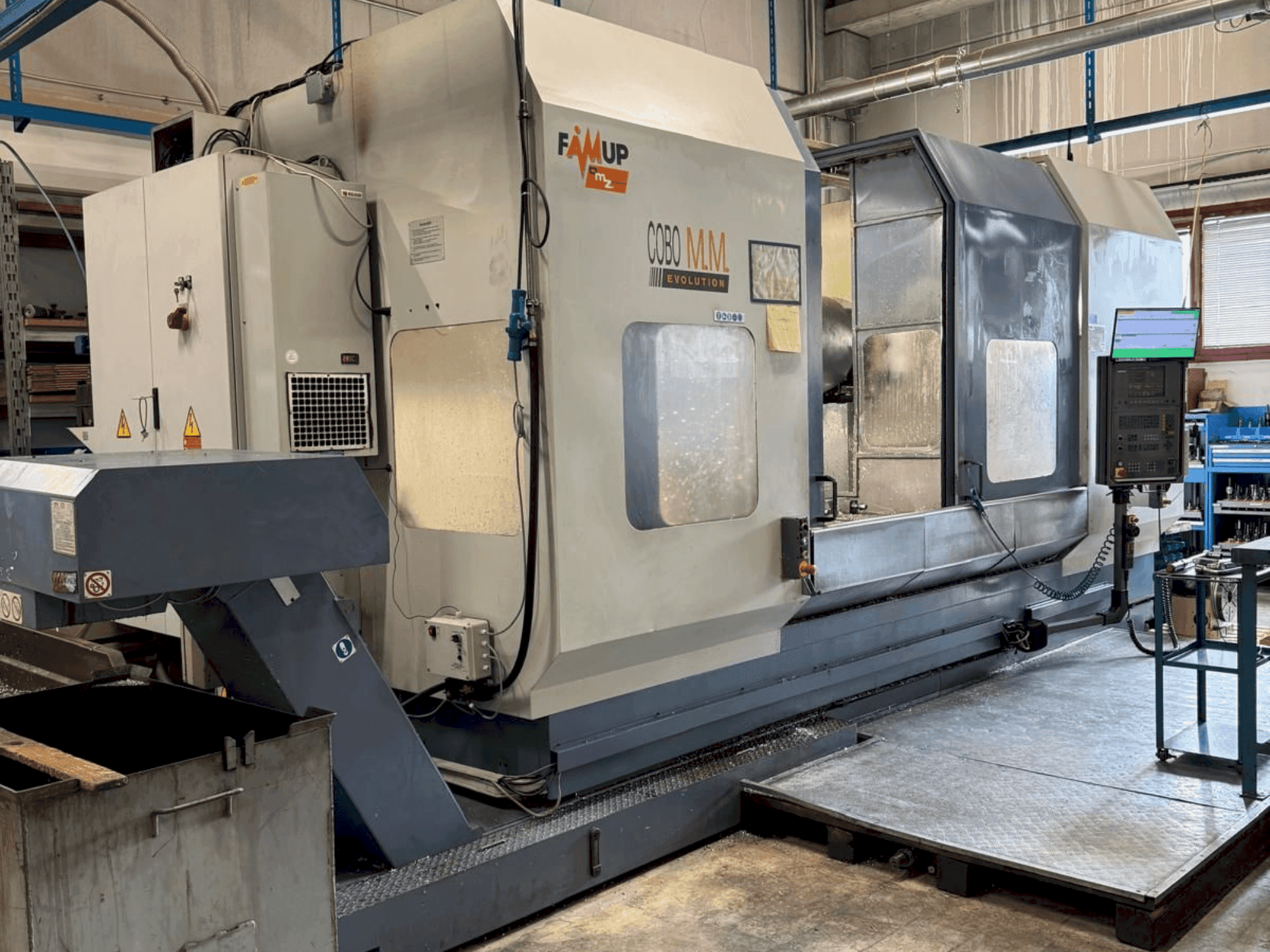 Vooraanzicht van FAMUP COBO MM 3000 machine