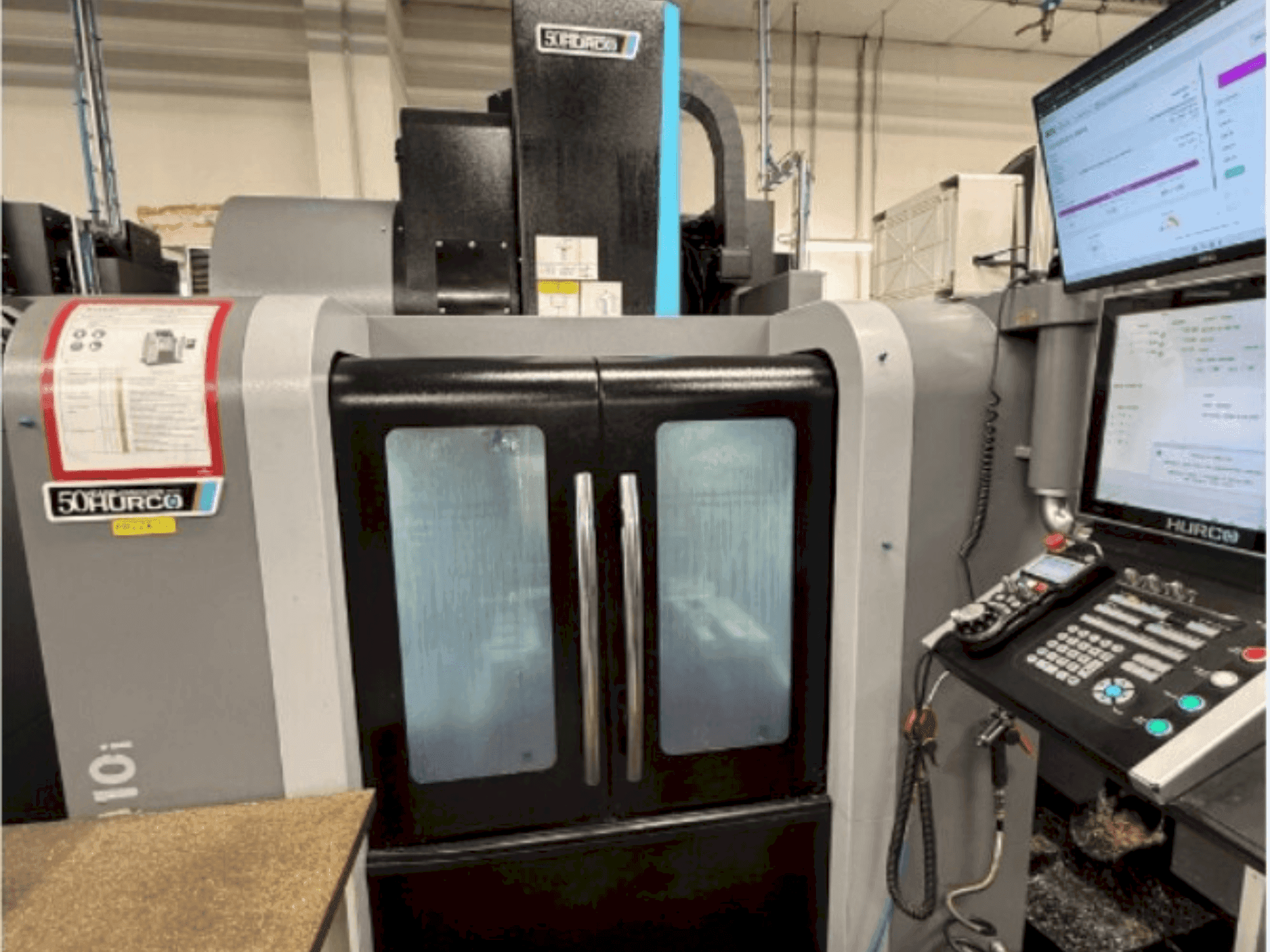 Vooraanzicht van Hurco VM10i machine