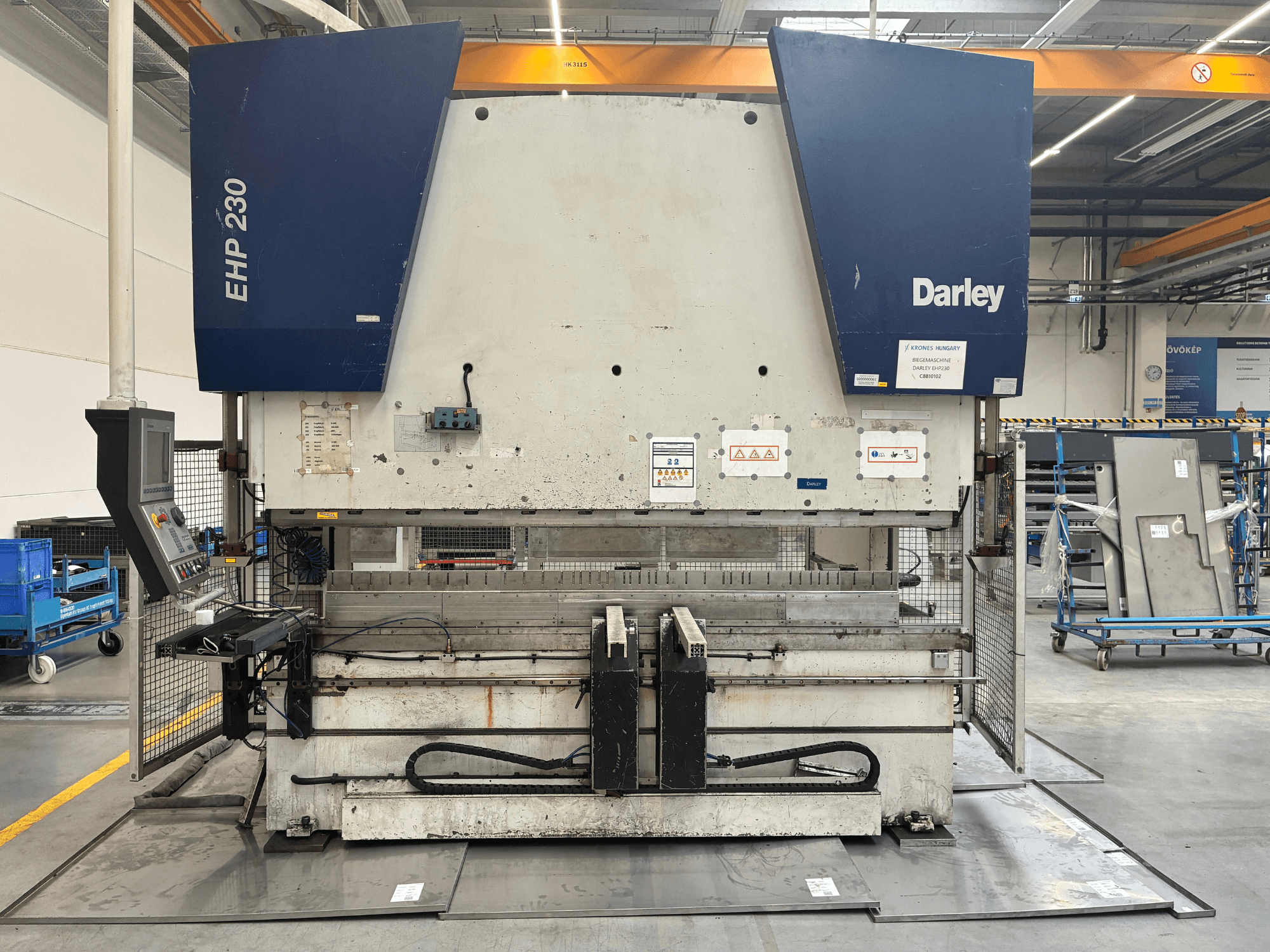 Darley EHP-LS 230.31/25 hydraulische pers in vooraanzicht, met bedieningspaneel en veiligheidslabels.