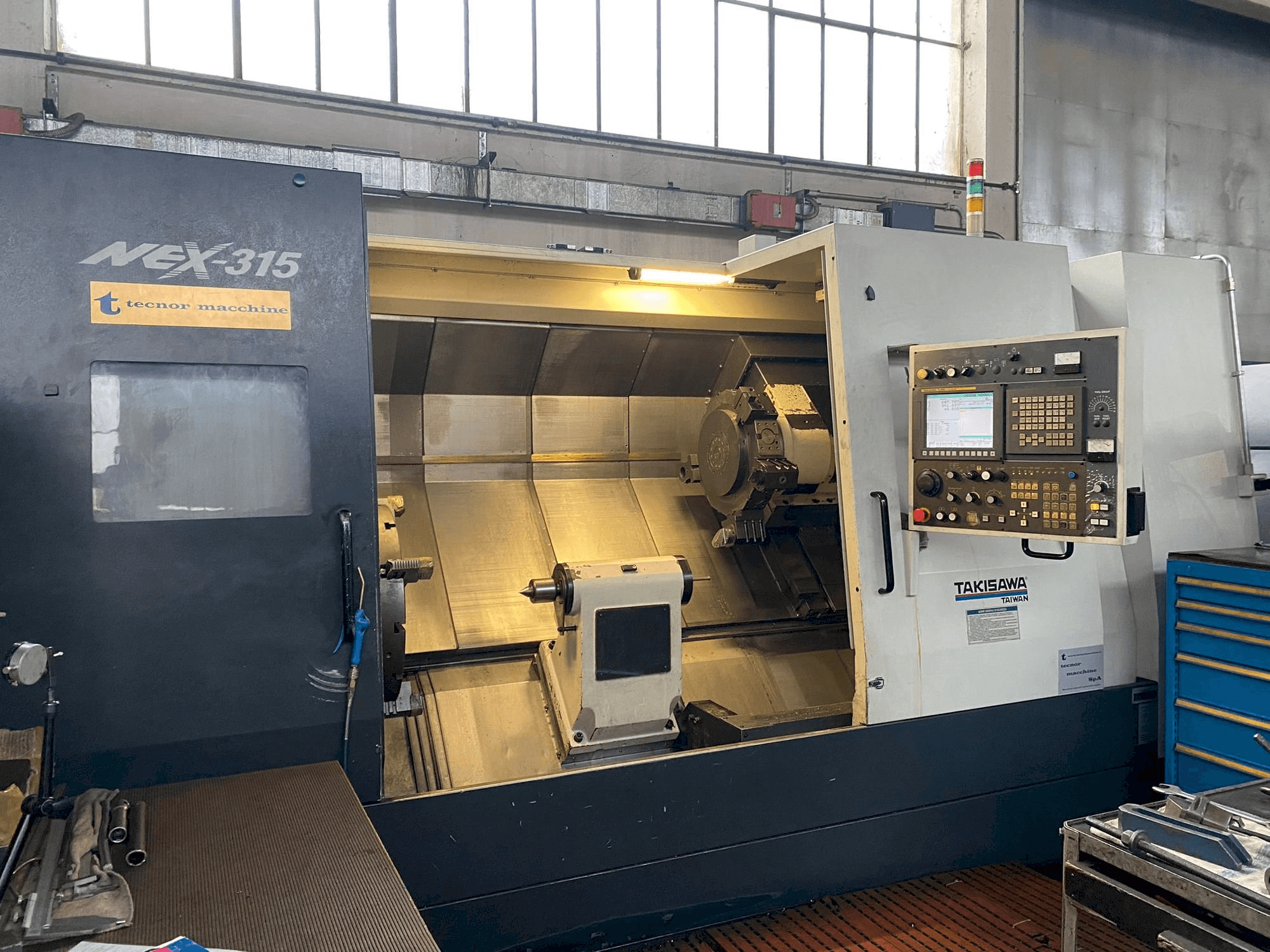 Vooraanzicht van Takisawa NEX-350 machine