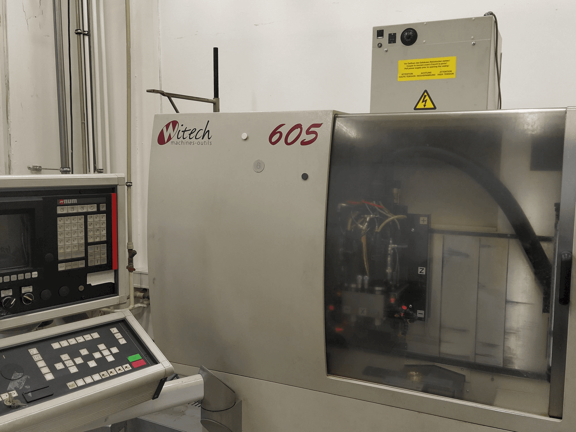 Vooraanzicht van Witech 605 machine