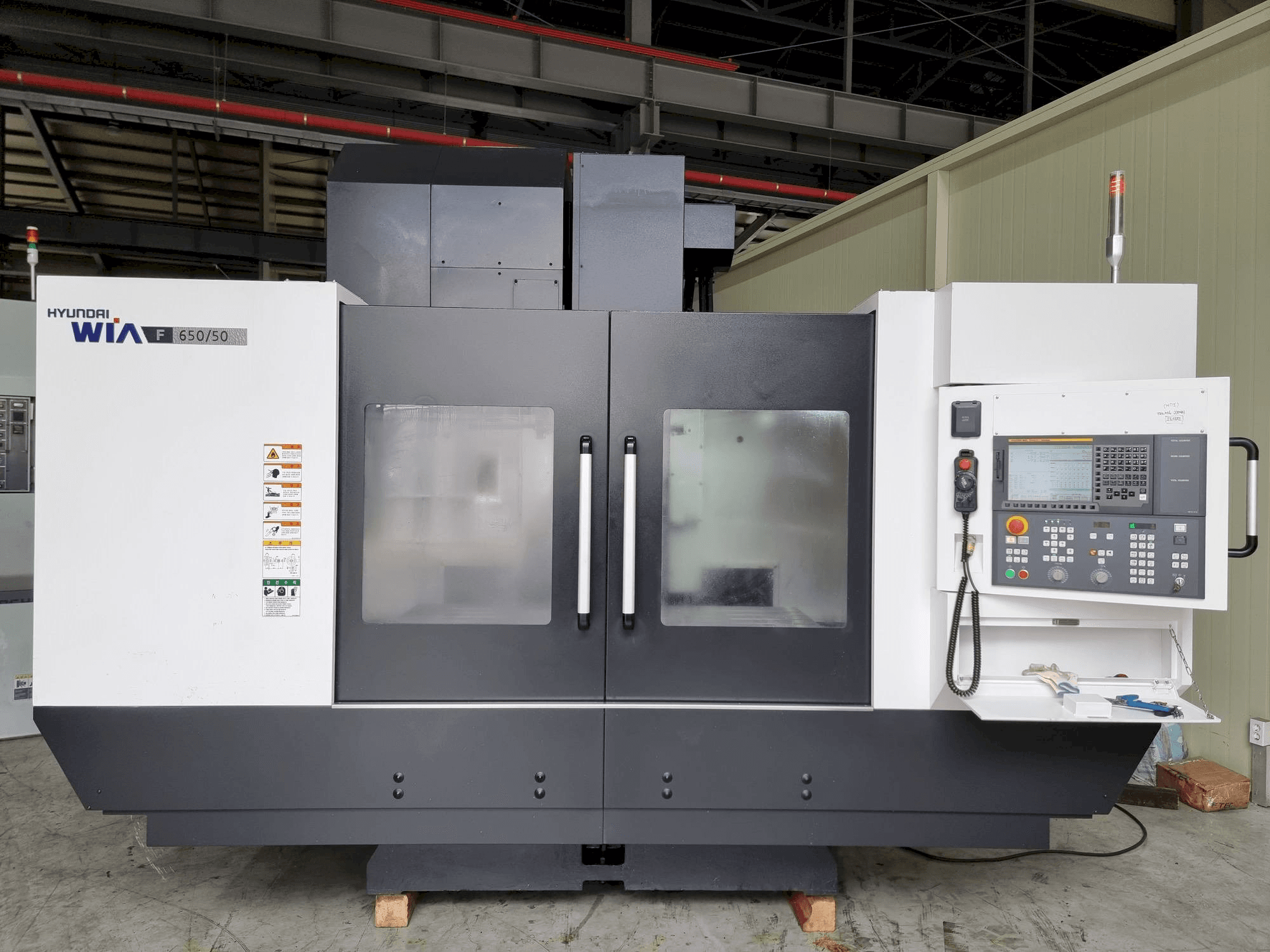 Vooraanzicht van Hyundai Wia F650/50 machine