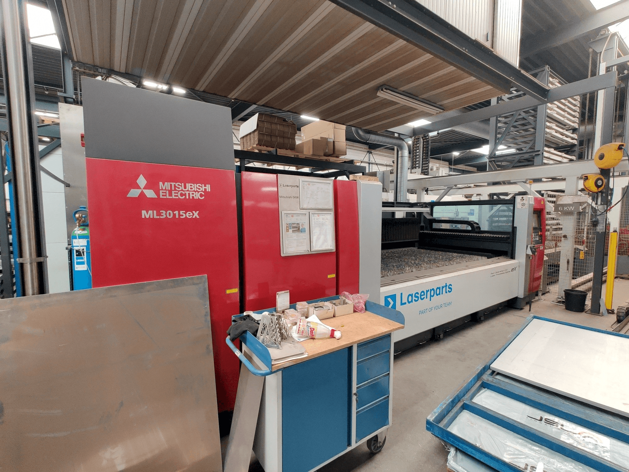 Links zicht van Mitsubishi ML3015eX(S2)-60XF machine