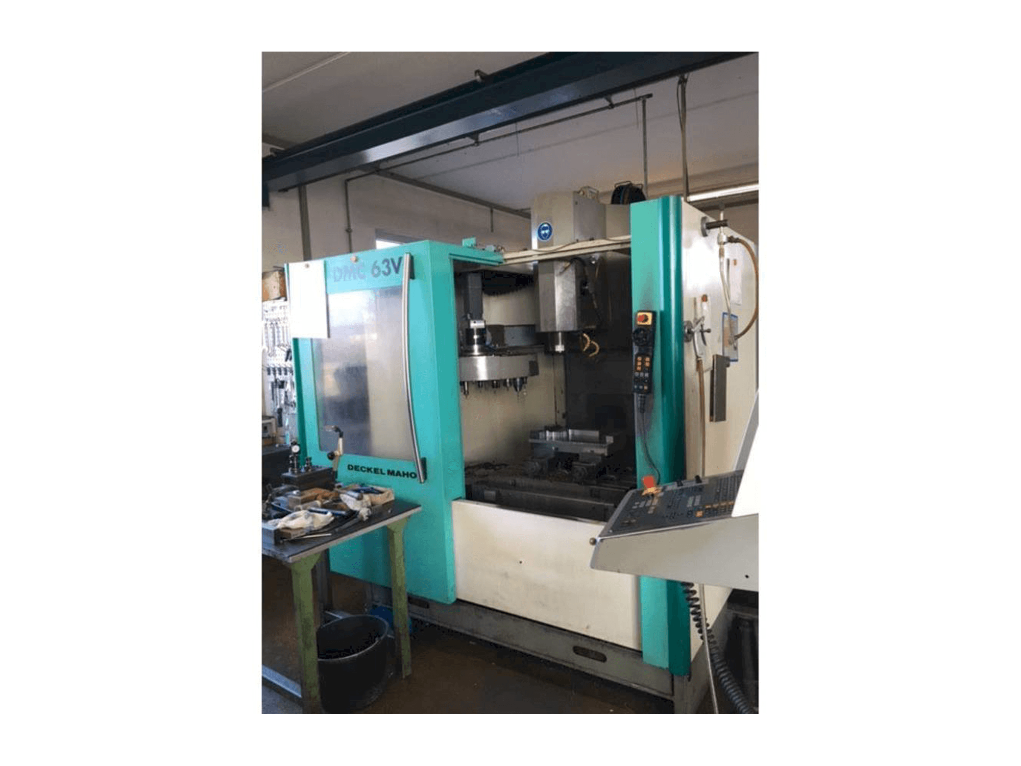 Vooraanzicht van DMC DMC 63V machine