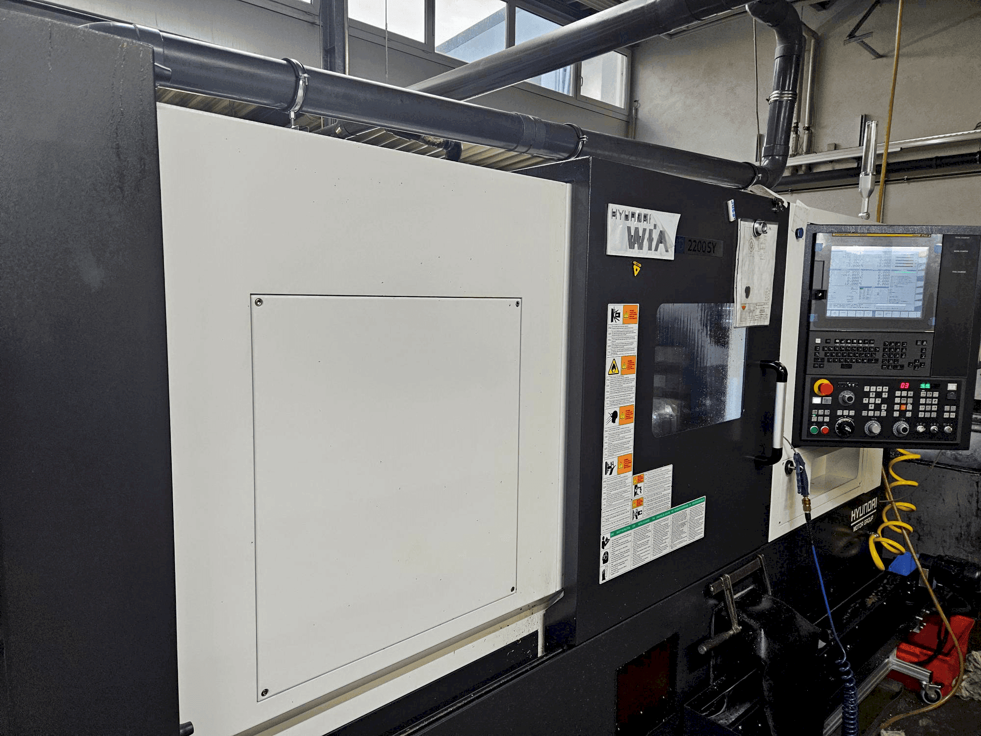 Vooraanzicht van Hyundai HD2200SY machine