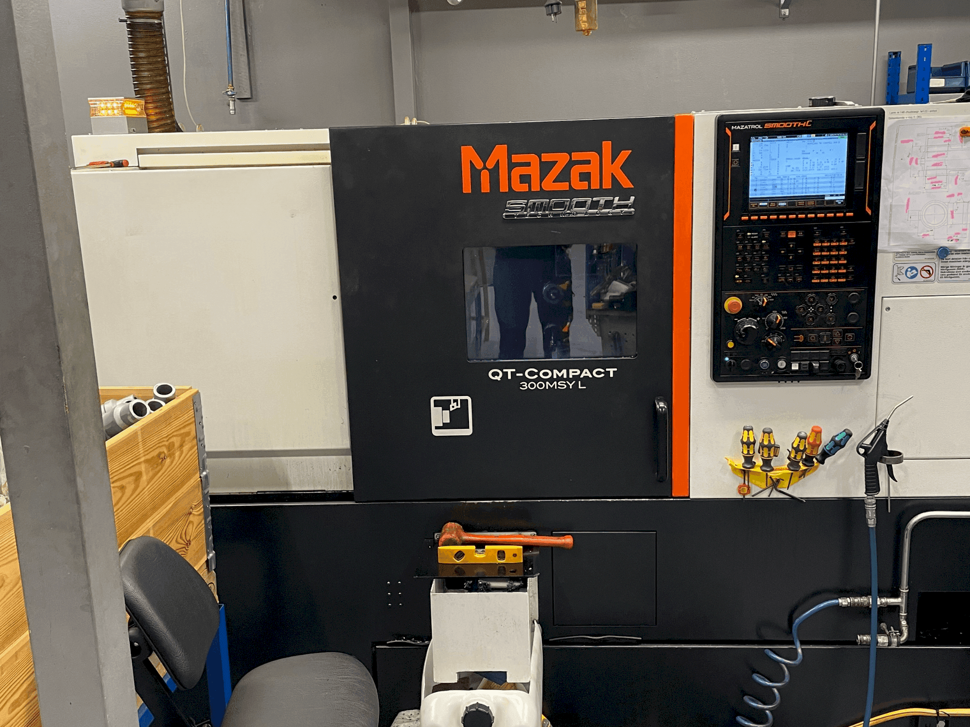 Vooraanzicht van Mazak Quick Turn Compact 300 MSY L machine