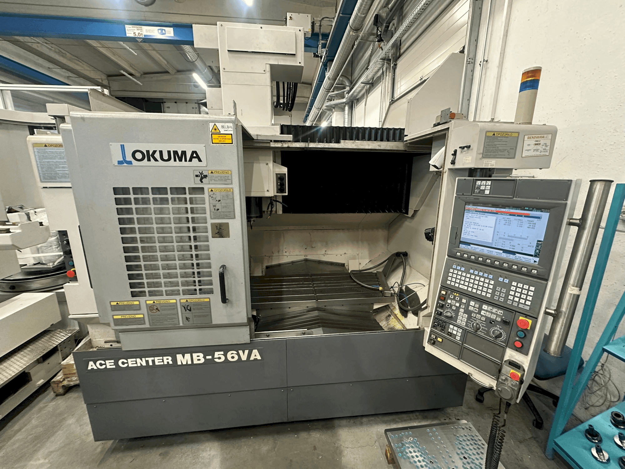 Vooraanzicht van Okuma MB-56 VA machine