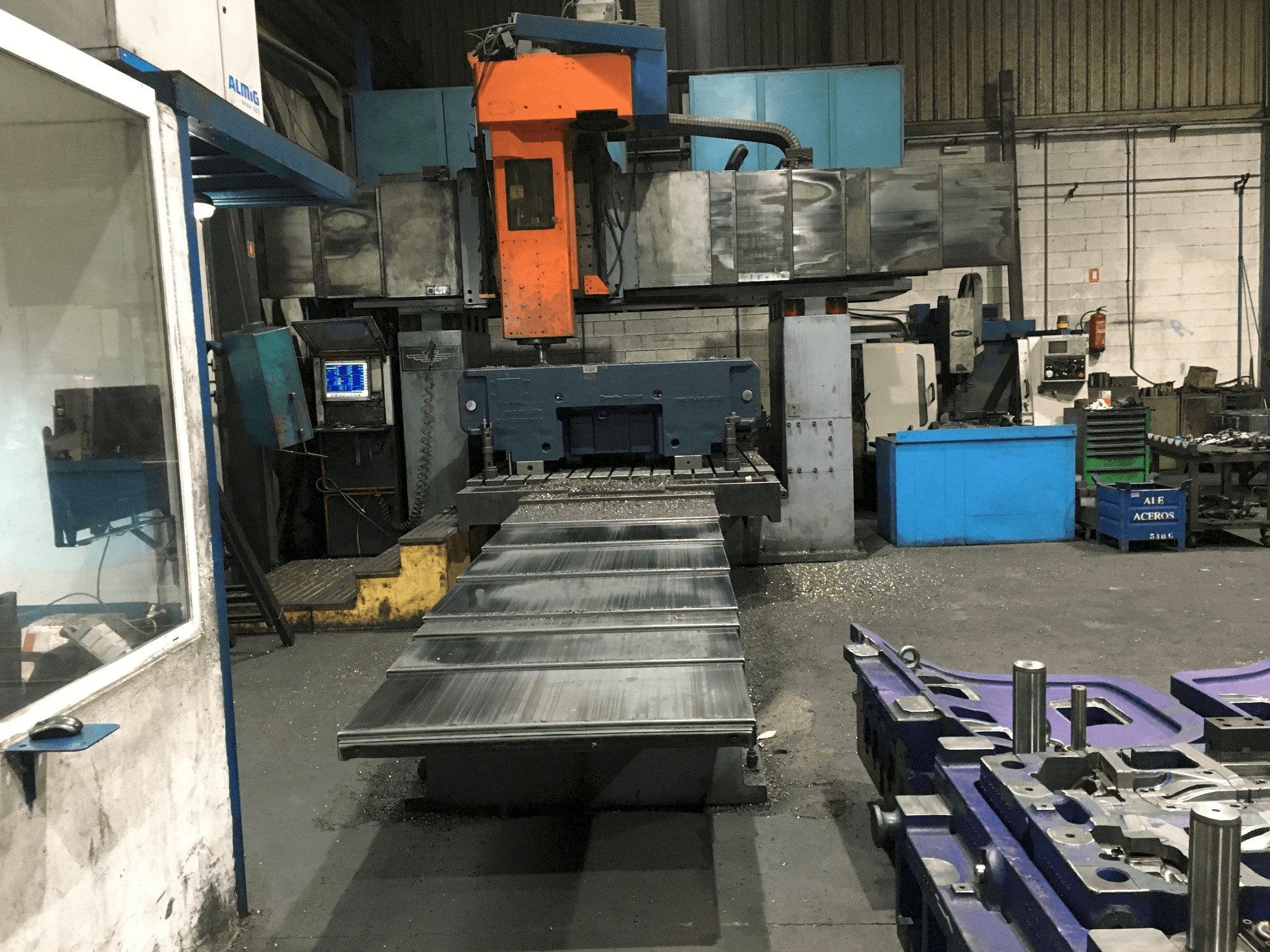 Vooraanzicht van DYE FPF-2C-NC machine