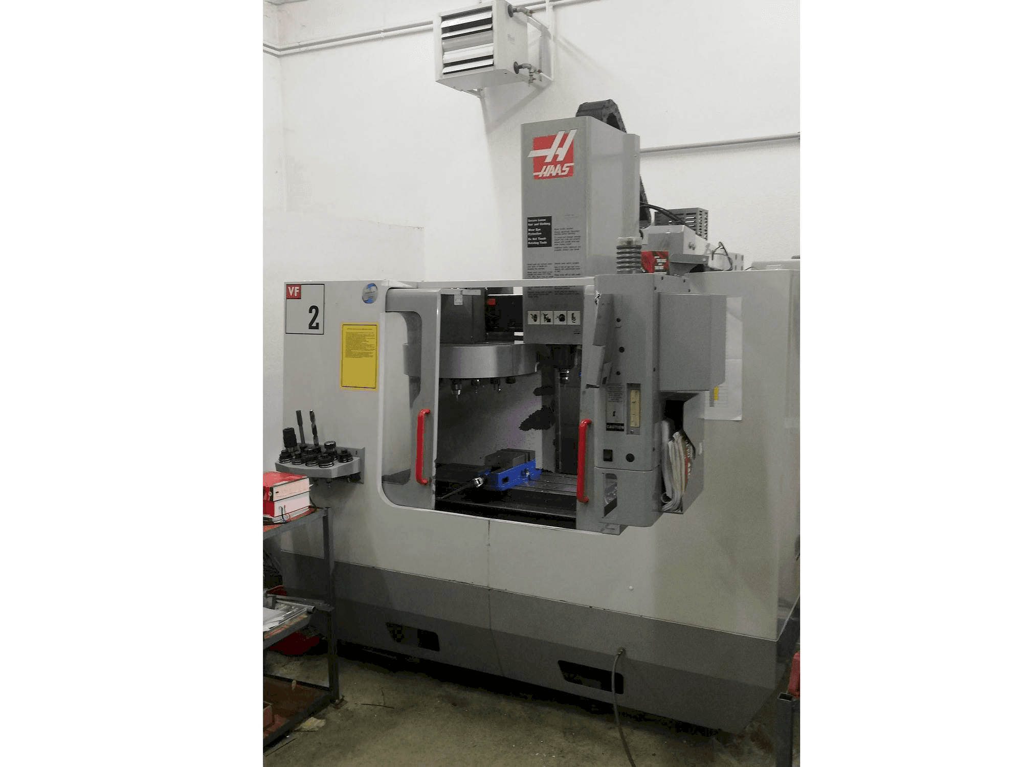 Vooraanzicht van HAAS VF-2DHE machine