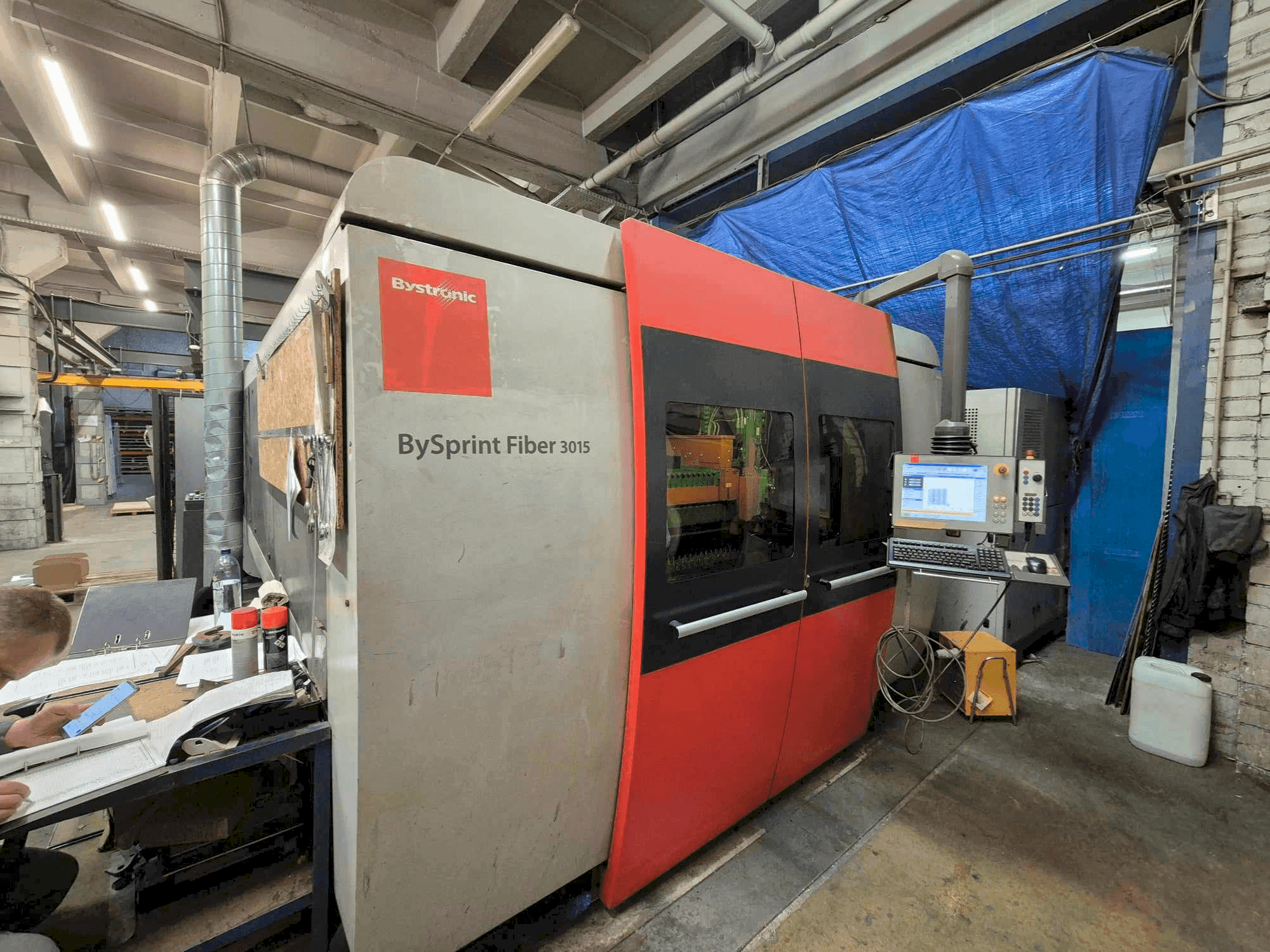 Vooraanzicht van Bystronic Bysprint Fiber 3015 3kW machine