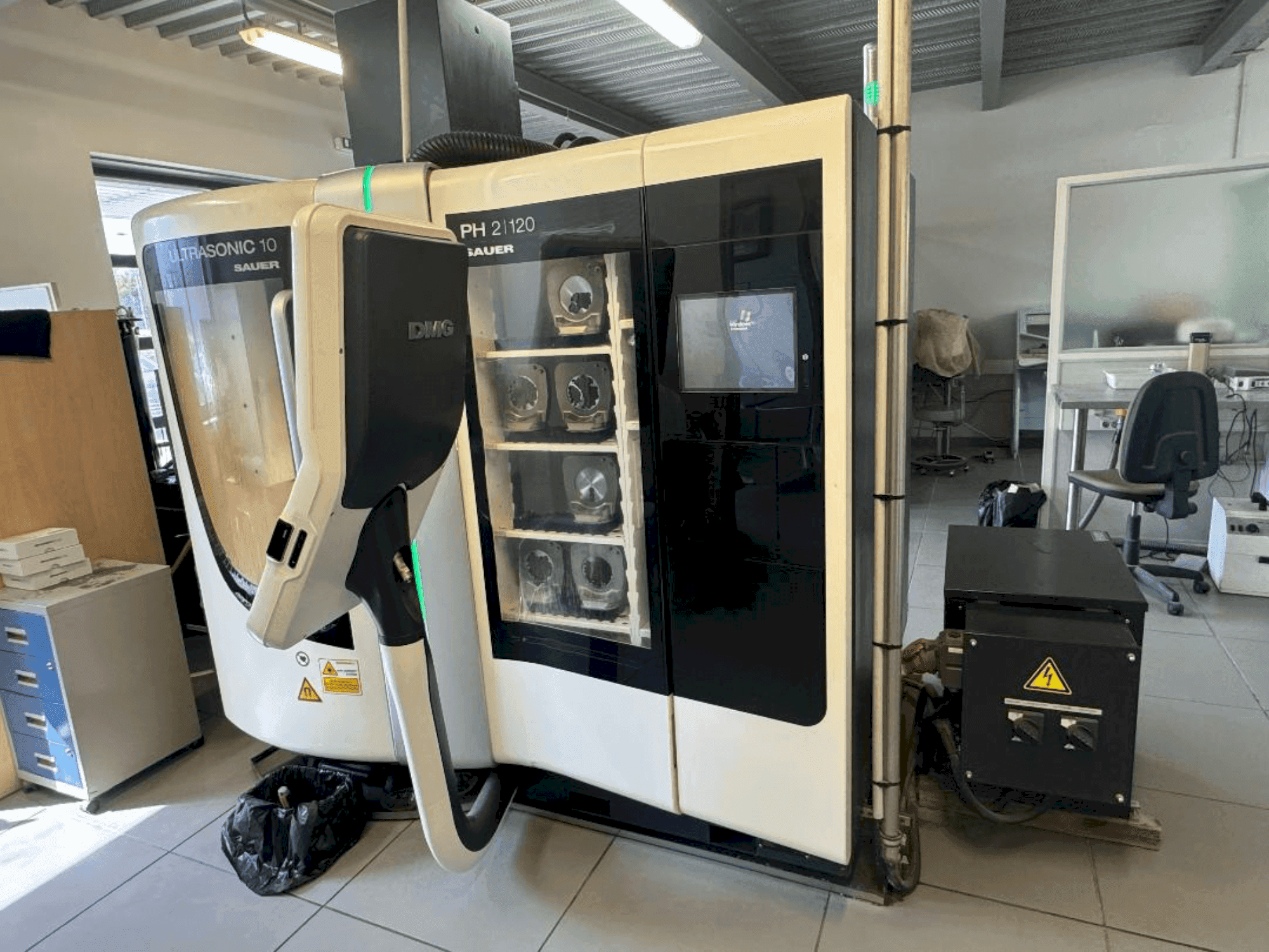 Vooraanzicht van DMG ULTRASONIC 10/ DENTAL 10 machine