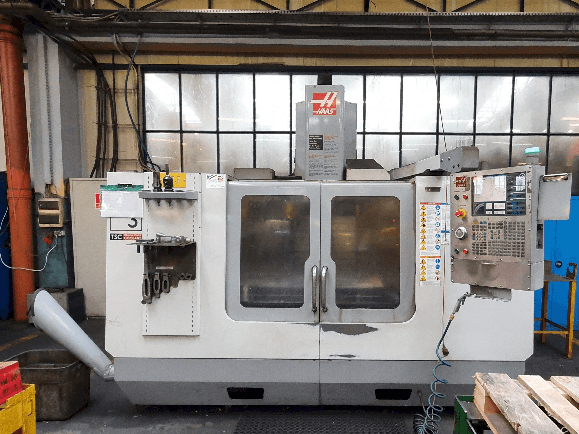 Vooraanzicht van HAAS VF-3 BHE machine