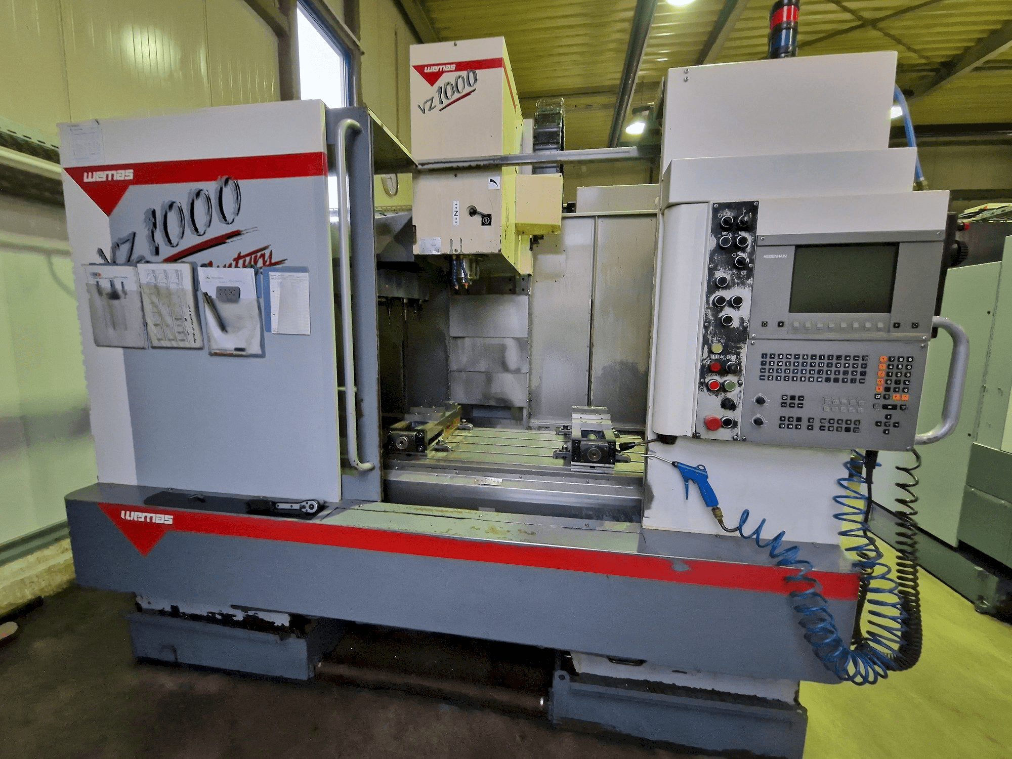 Vooraanzicht van WEMAS VZ 1000 machine