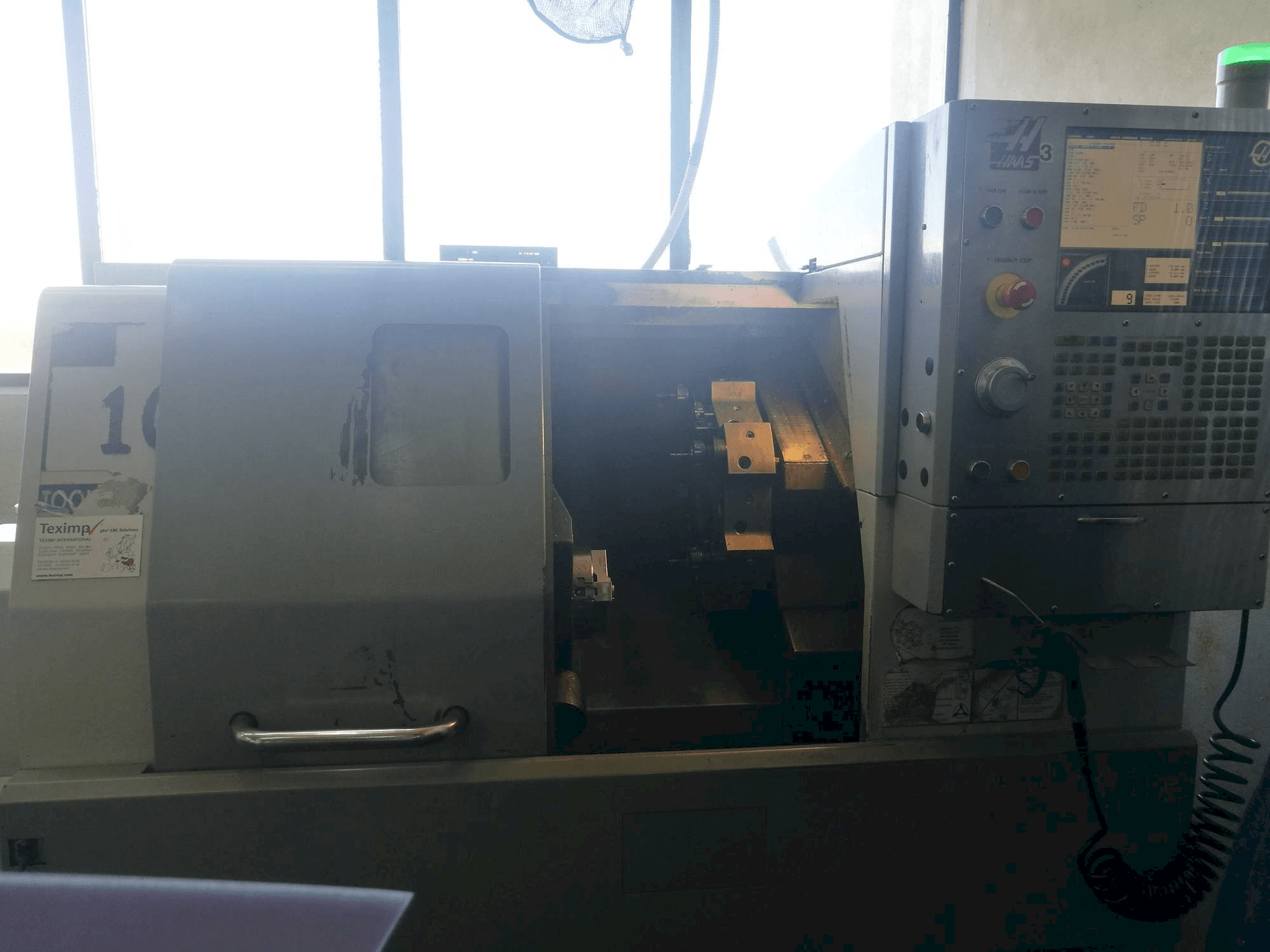 Vooraanzicht van HAAS SL-10HE machine