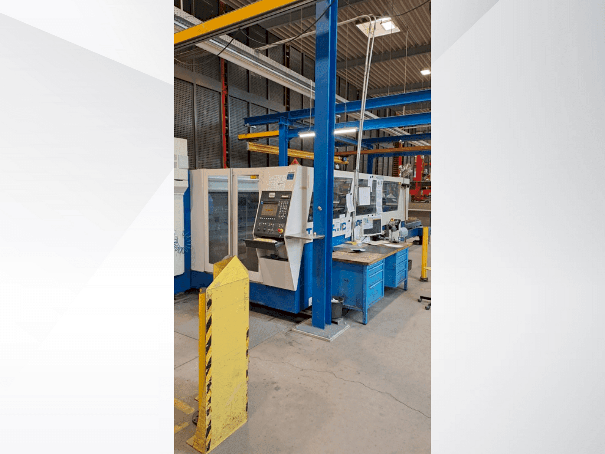 Vooraanzicht van TRUMPF Trumatic L3050 machine
