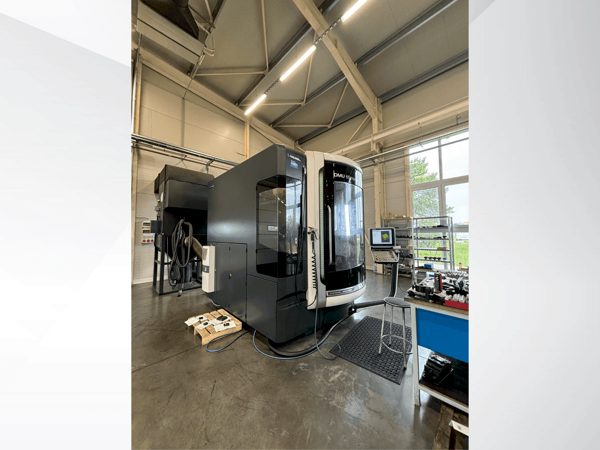 Vooraanzicht van DECKEL MAHO DMU 65 monoBLOCK machine
