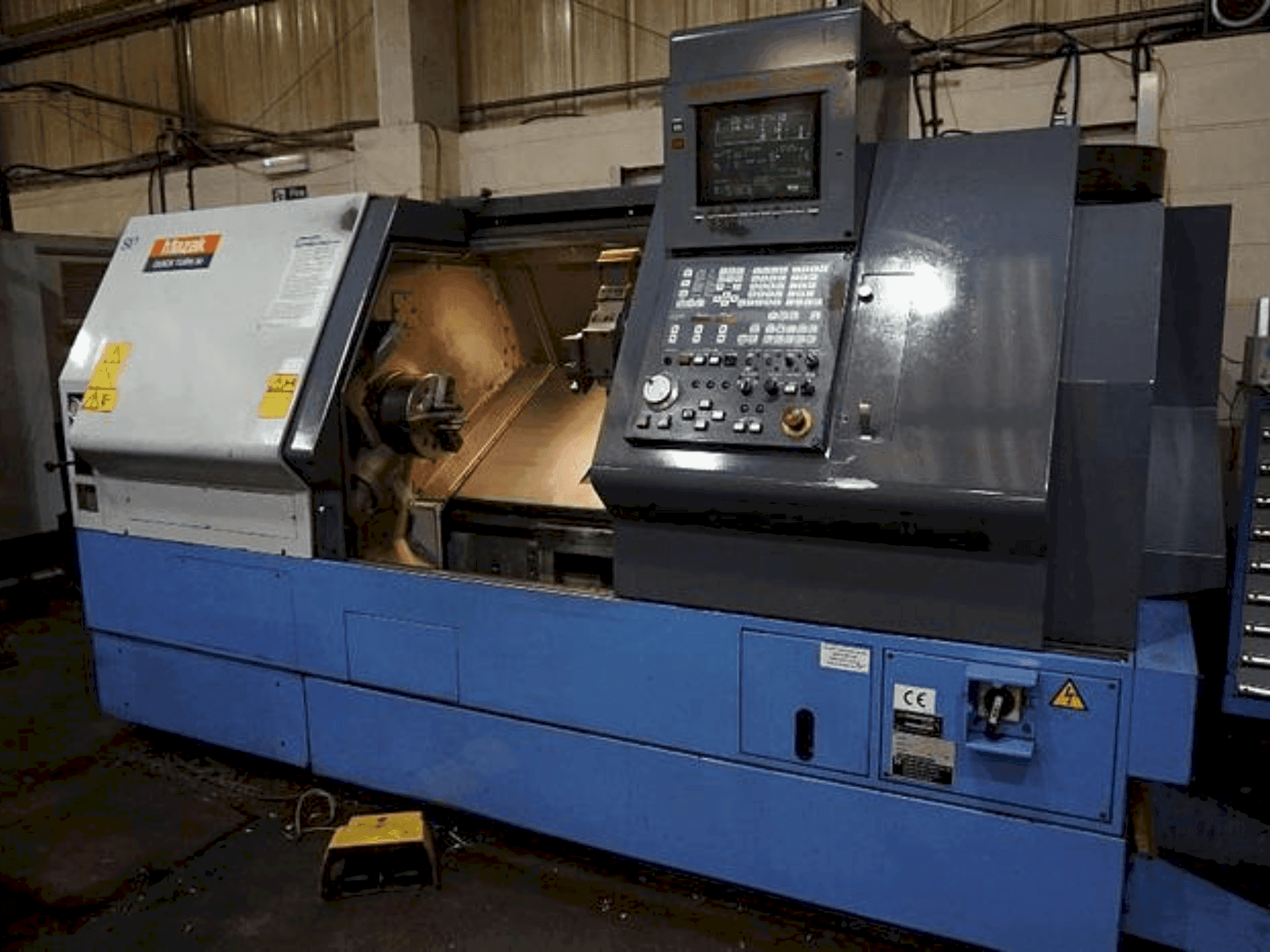 Vooraanzicht van Mazak QT30 machine