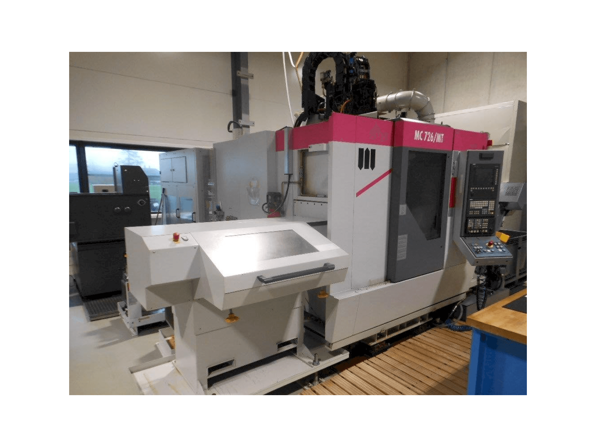 Vooraanzicht van STAMA MC 726 machine