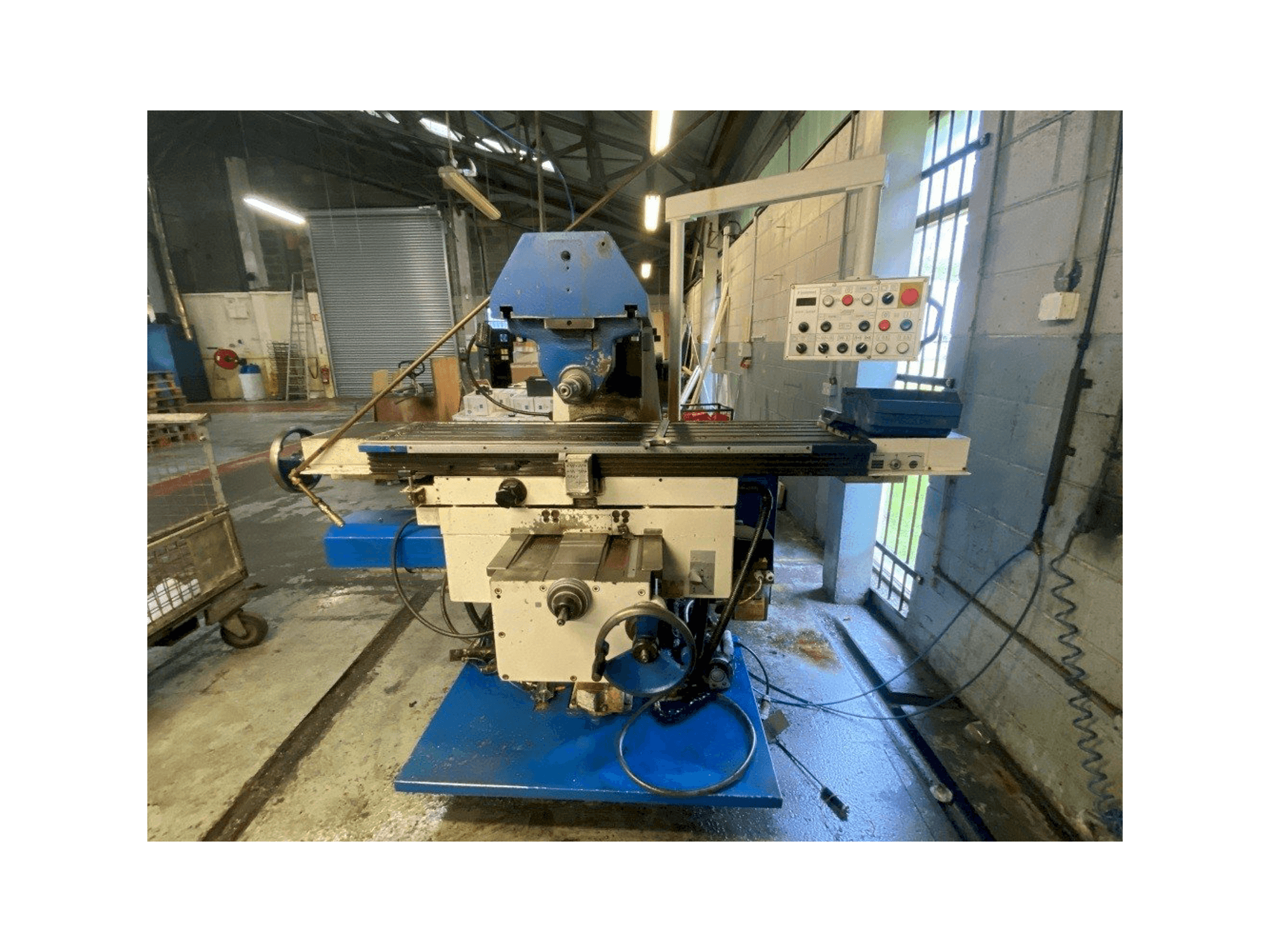 Vooraanzicht van TOS Olomouc FGU 32 machine