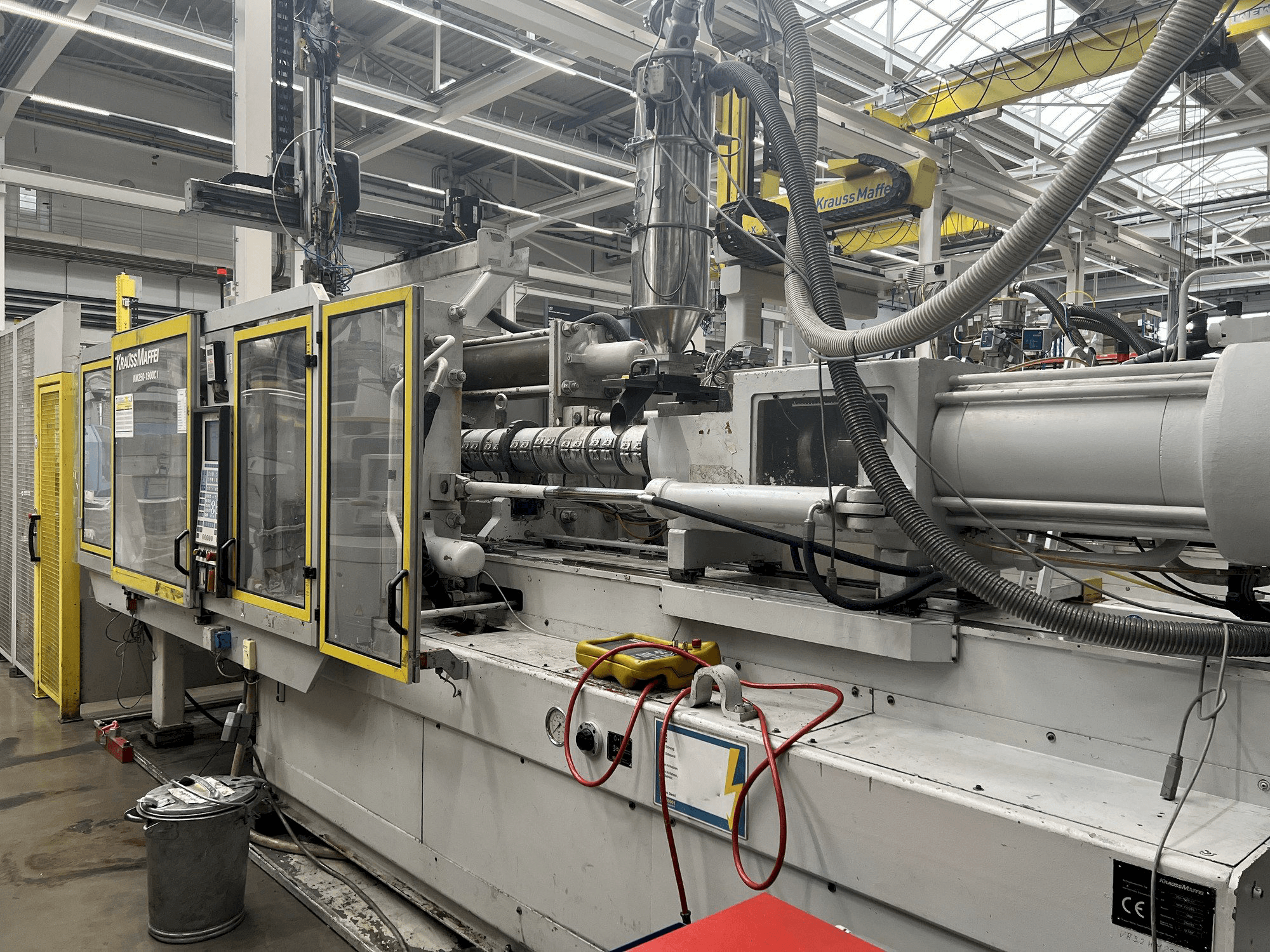 Vooraanzicht van Krauss Maffei KM 250 machine