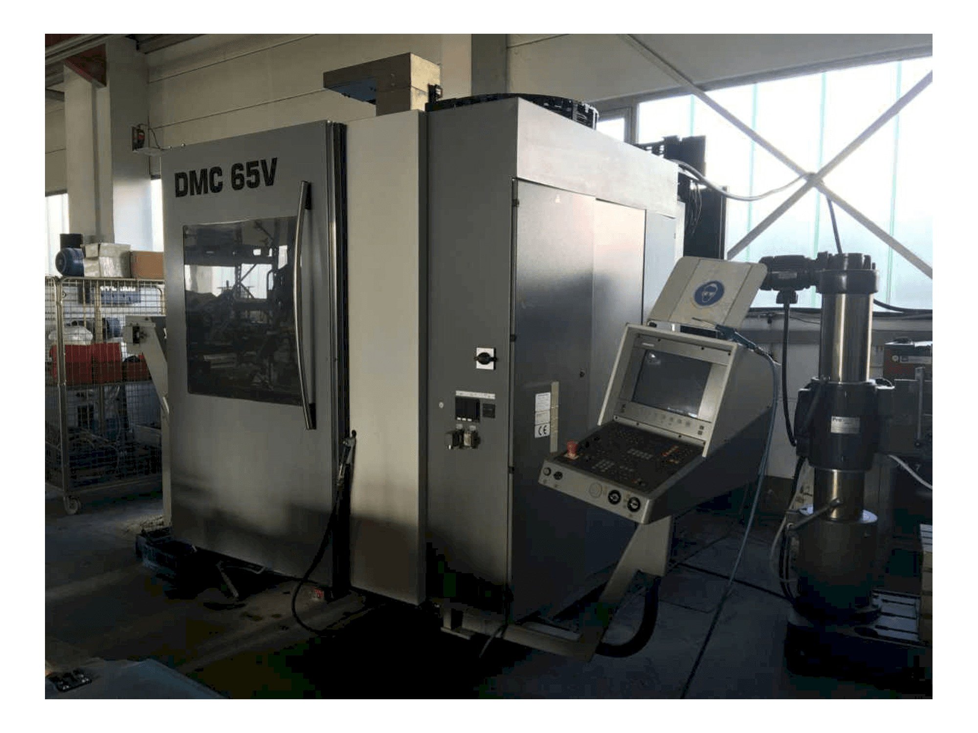 Vooraanzicht van DECKEL MAHO DMC65V machine