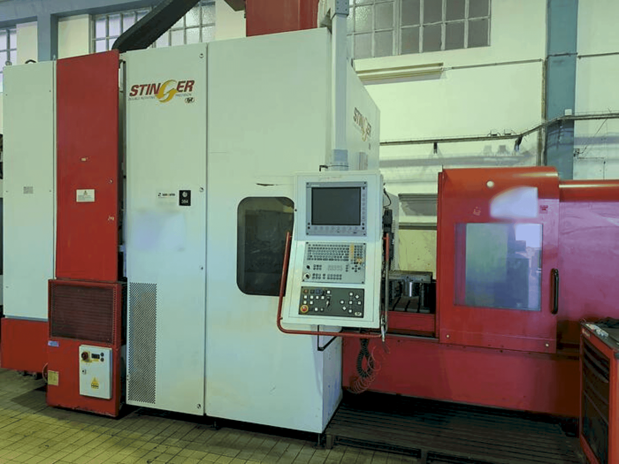 Vooraanzicht van FPT STINGER XL machine