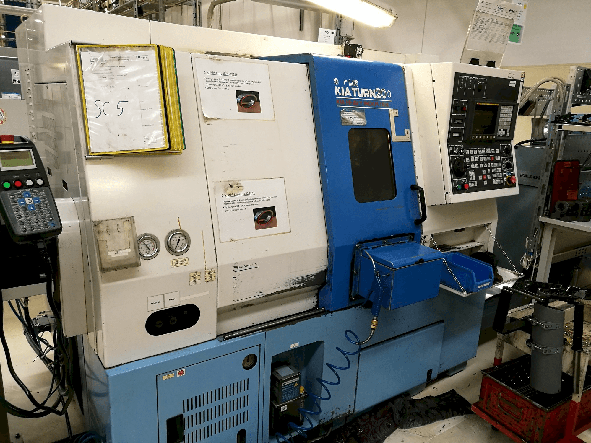 Vooraanzicht van Kia Super Kia Turn 200 machine