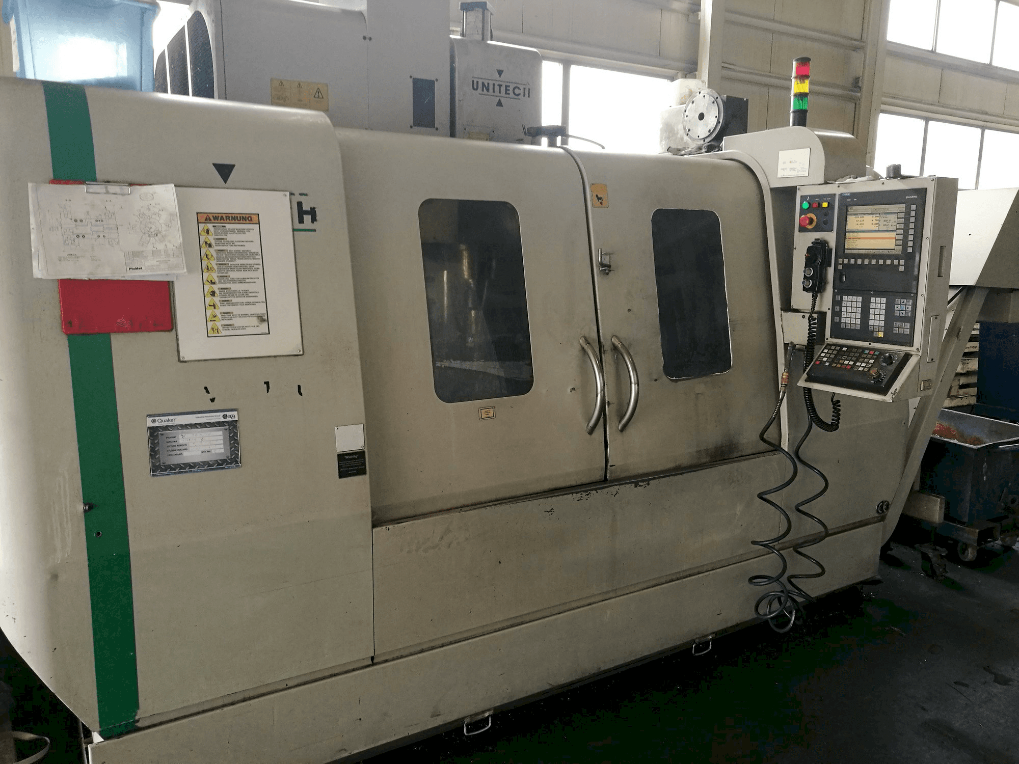 Vooraanzicht van UNITECH VMC-1250P3 machine