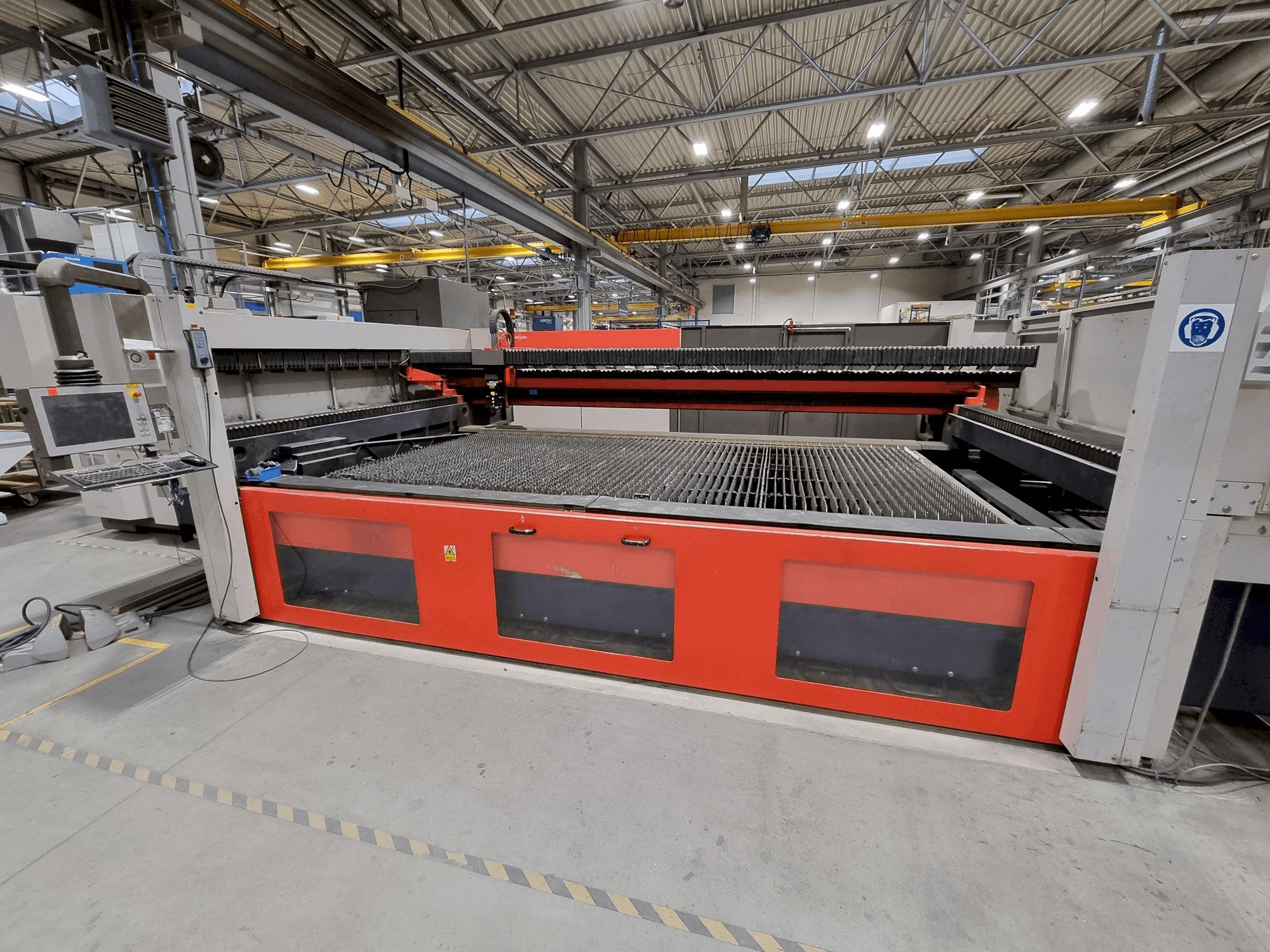 Vooraanzicht van Bystronic Bylaser 4400 machine