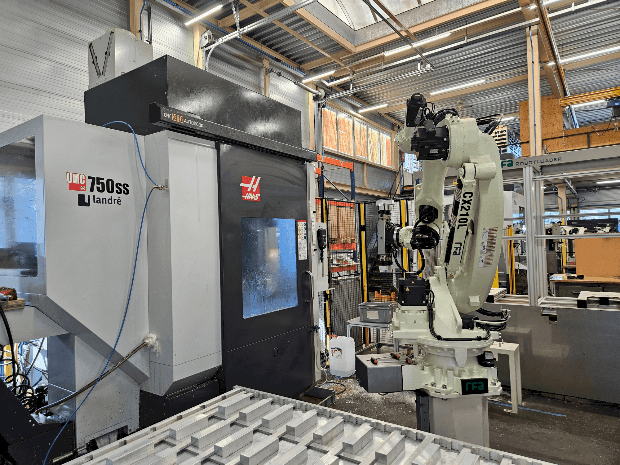 Vooraanzicht van HAAS UMC-750SS machine