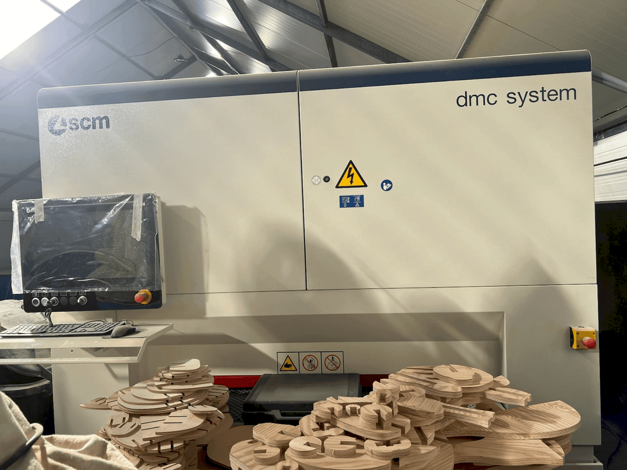Vooraanzicht van SCM DMC SYSTEM machine