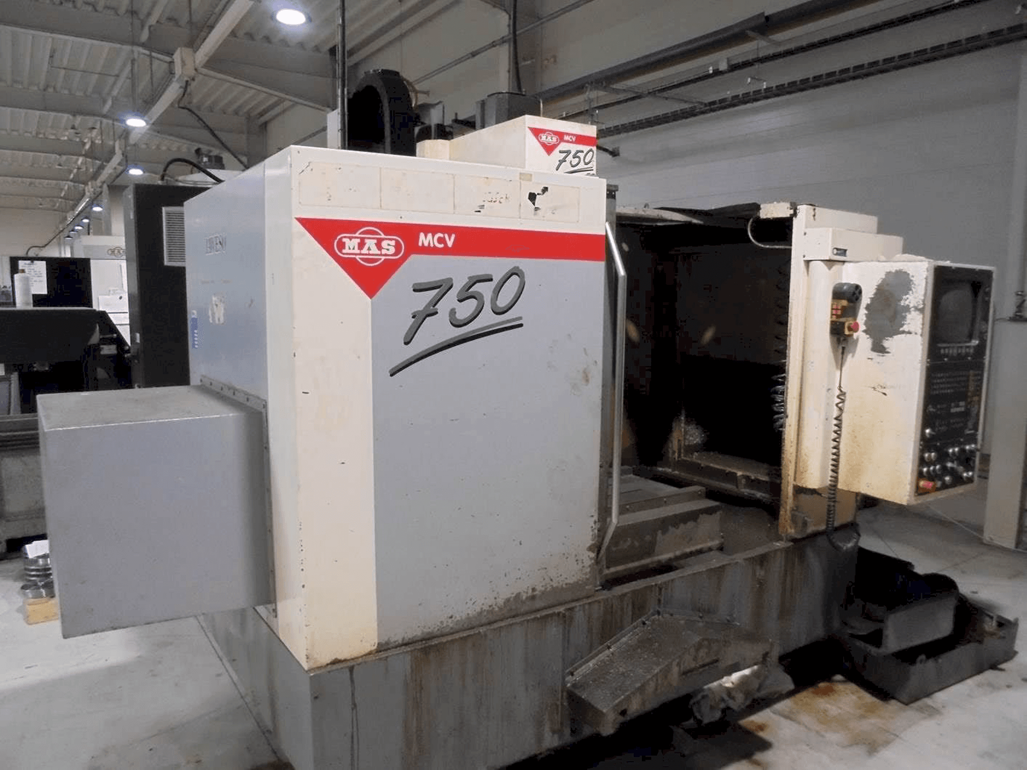 Vooraanzicht van KOVOSVIT MAS MCV 750 machine