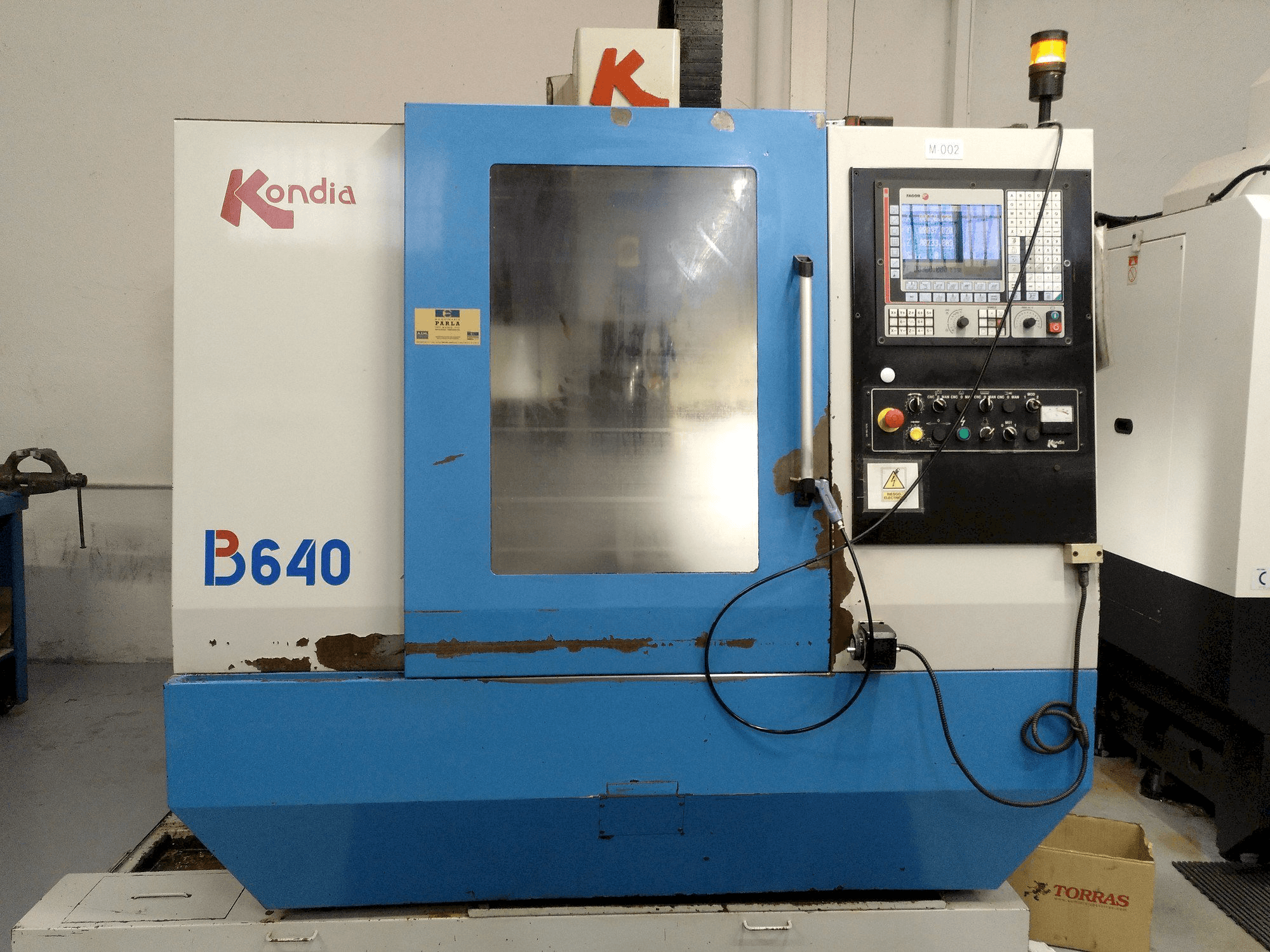 Vooraanzicht van KONDIA B-640 machine