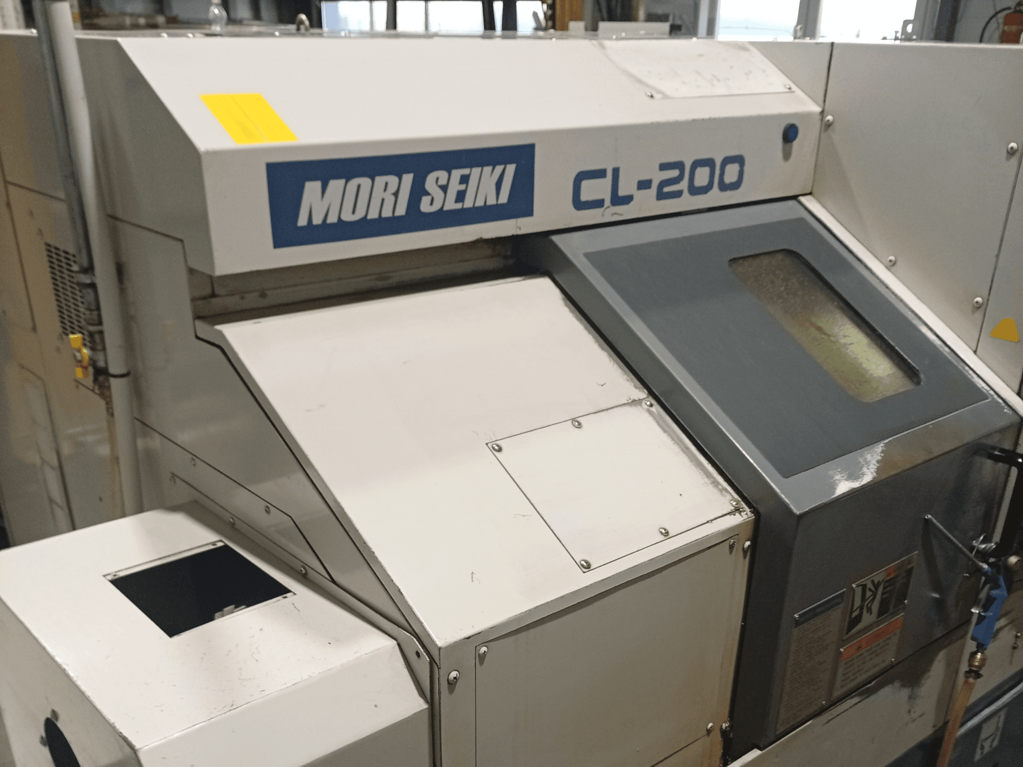 DMG Mori Seiki CL-200B horizontale draaimachine, vooraanzicht met details van bedieningspaneel en koelvloeistofvenster.